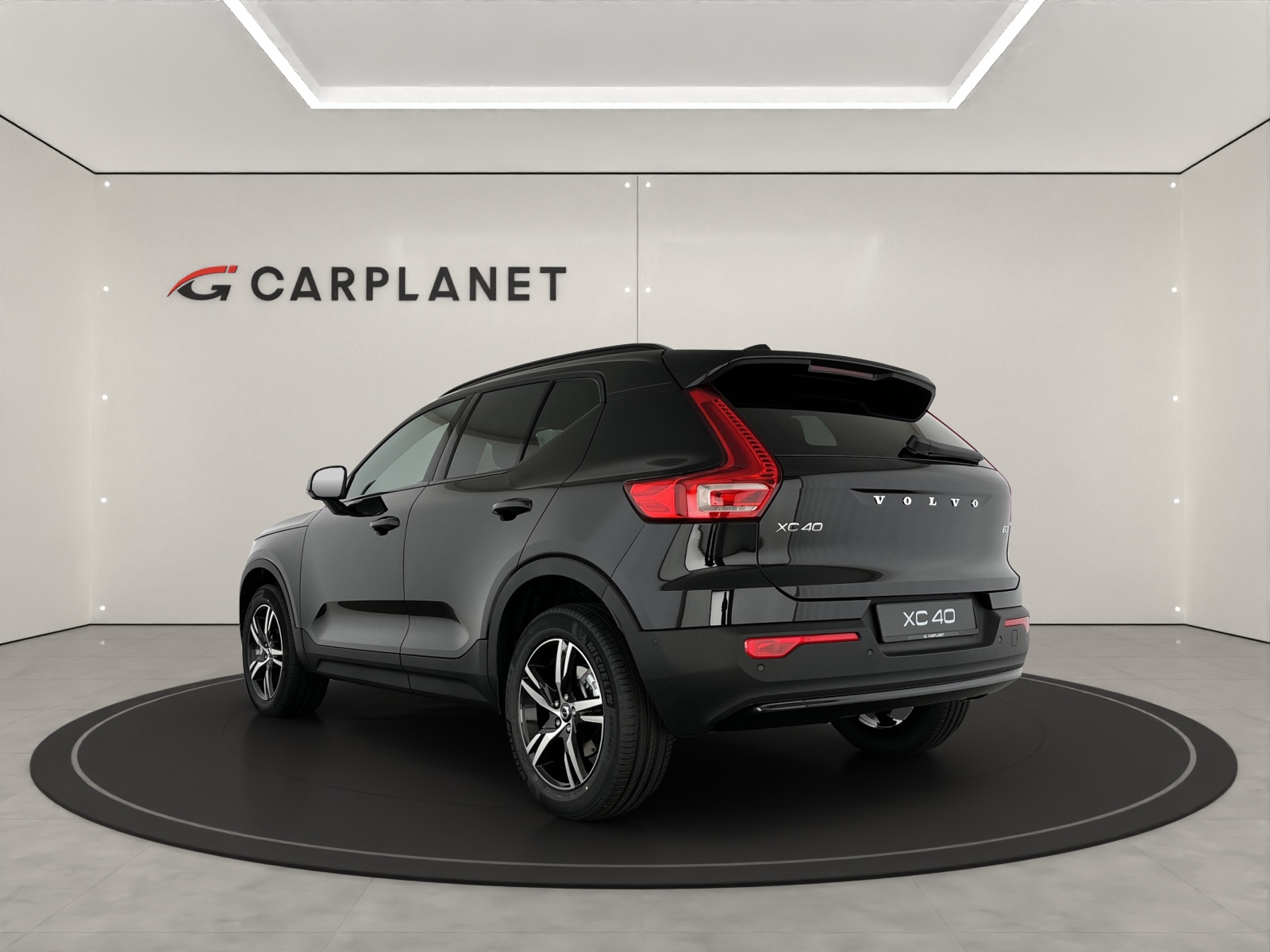 VOLVO XC40 2.0 B3 MH Plus Dark-showroom-element-3