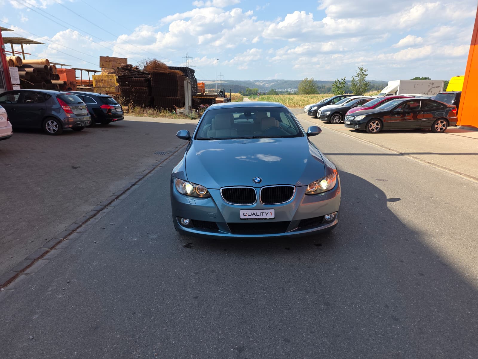 BMW 320i Cabriolet-showroom-element-3