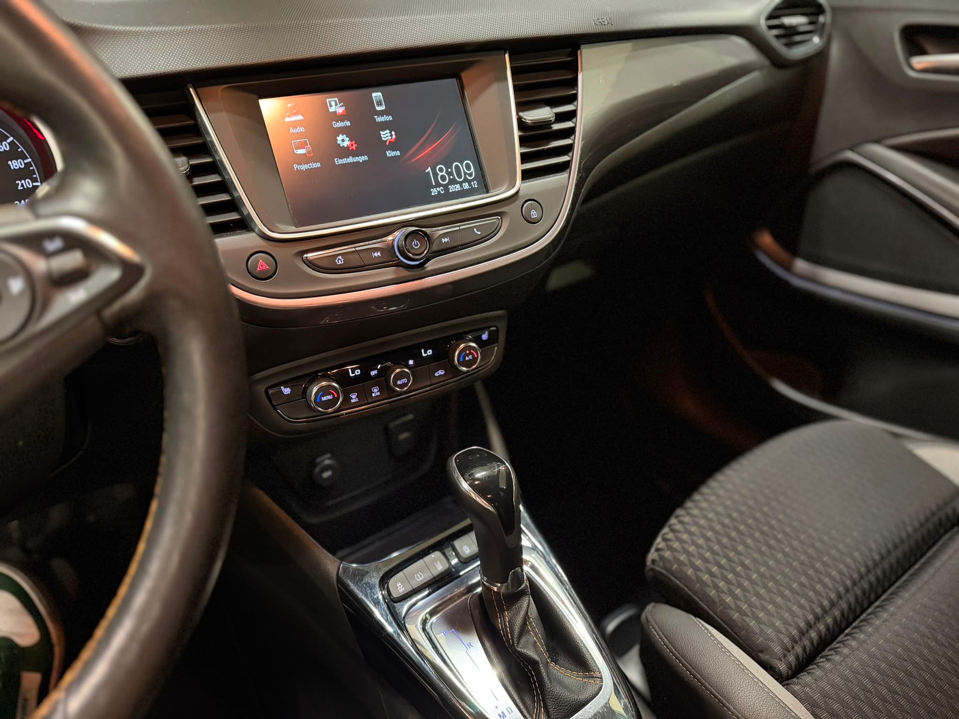 OPEL Crossland X 1.2i TP Excellence Automatik-image-9