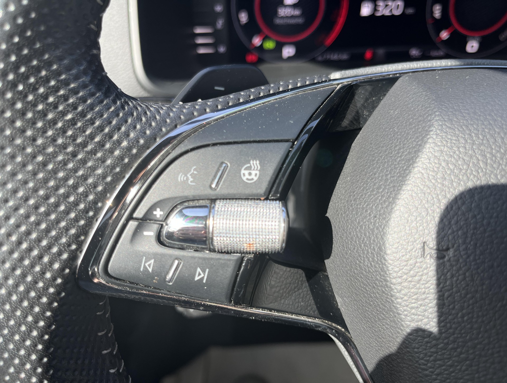 SKODA Karoq 1.5 TSI ACT SportLine DSG-image-17
