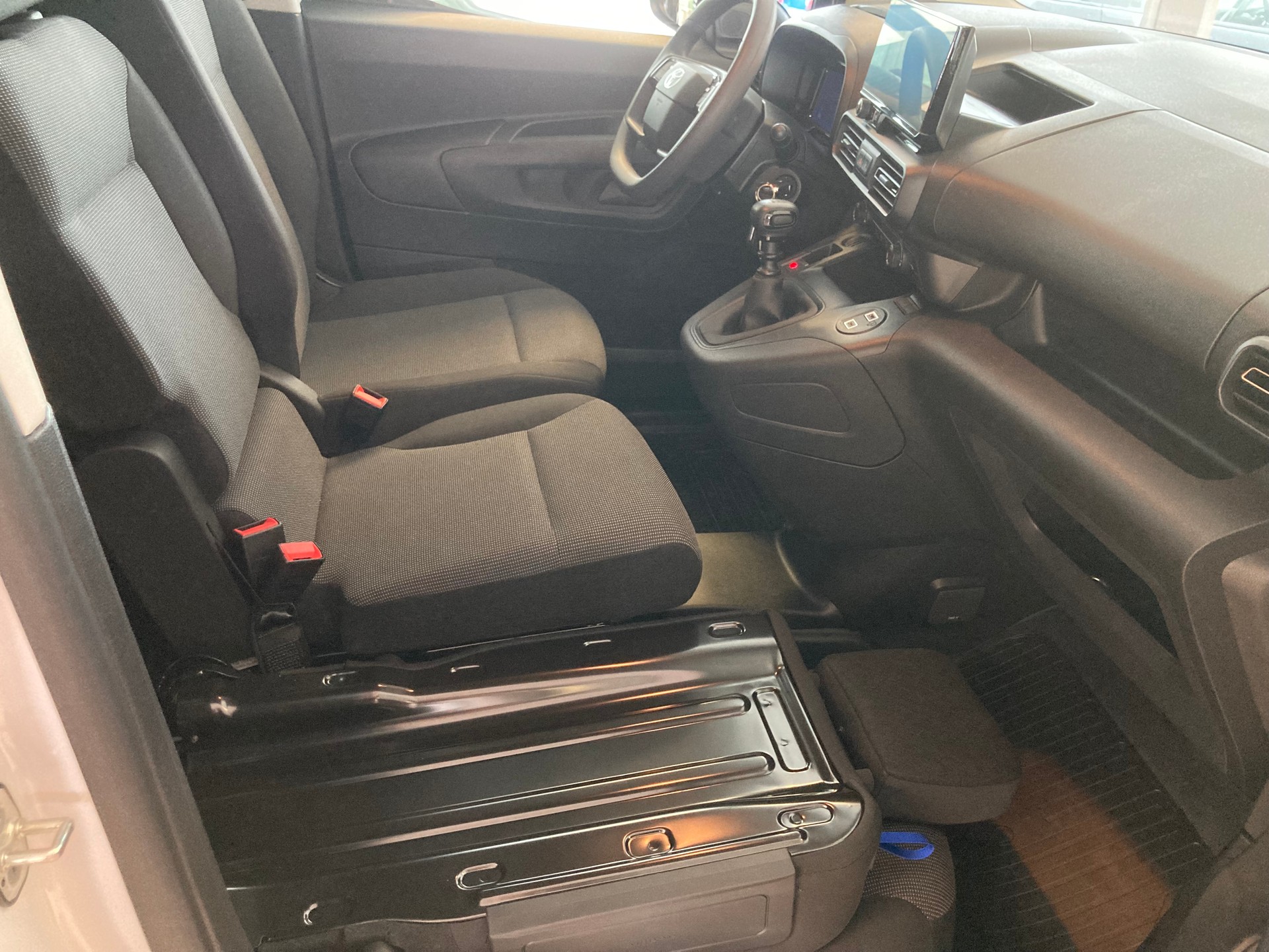 TOYOTA Proace City Van 1.2 Advanced Medium-image-13