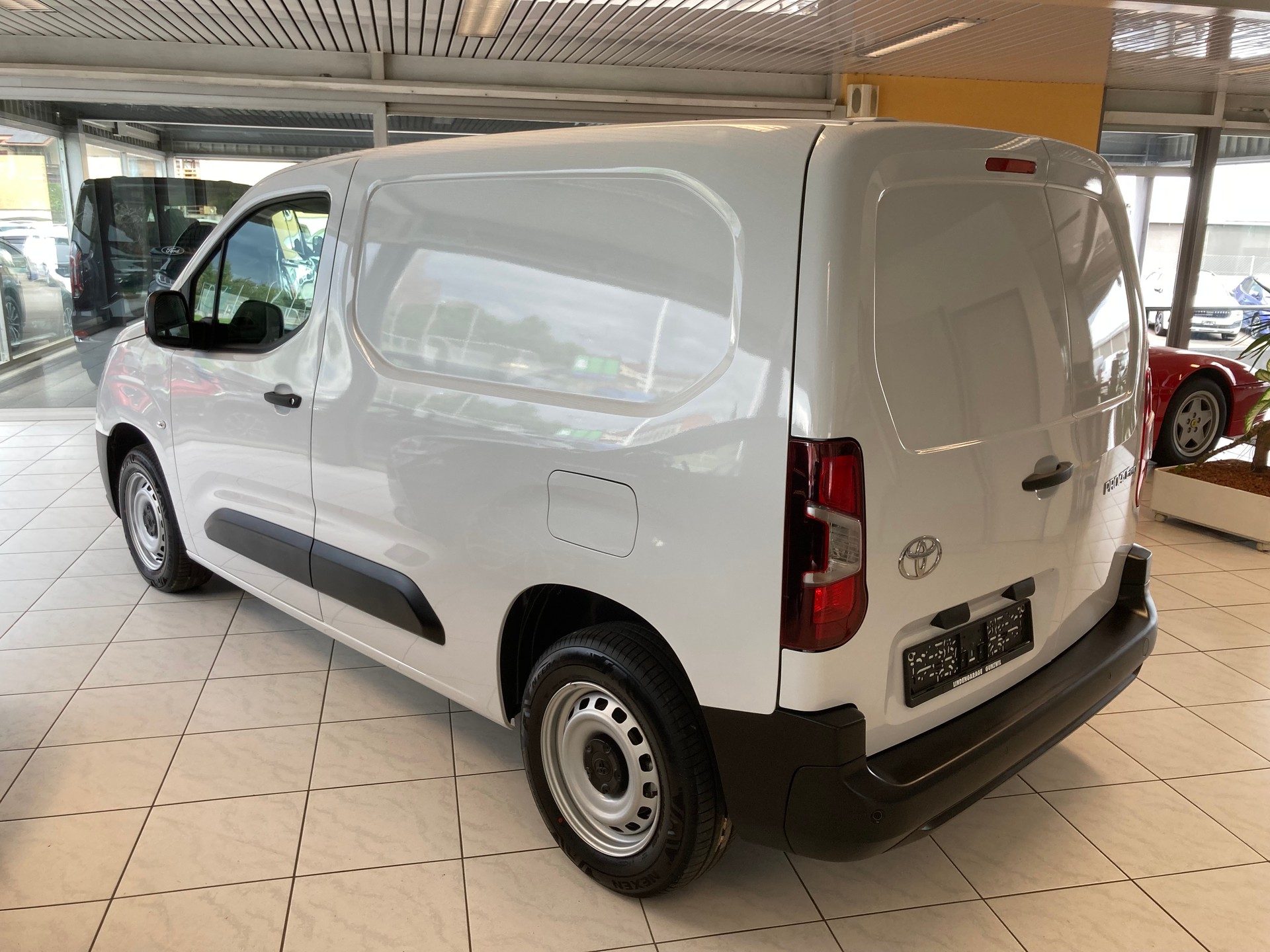TOYOTA Proace City Van 1.2 Advanced Medium-image-6