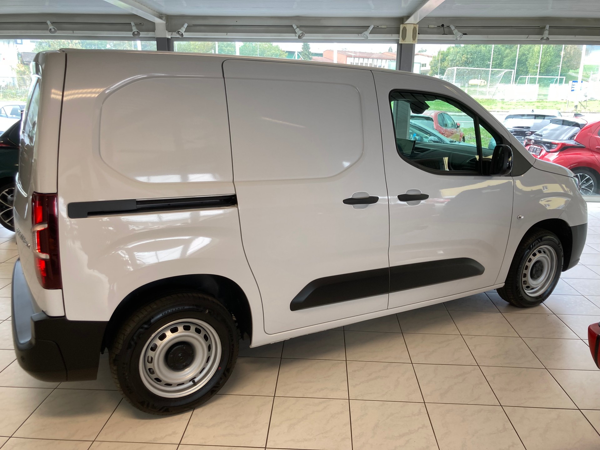 TOYOTA Proace City Van 1.2 Advanced Medium-image-3