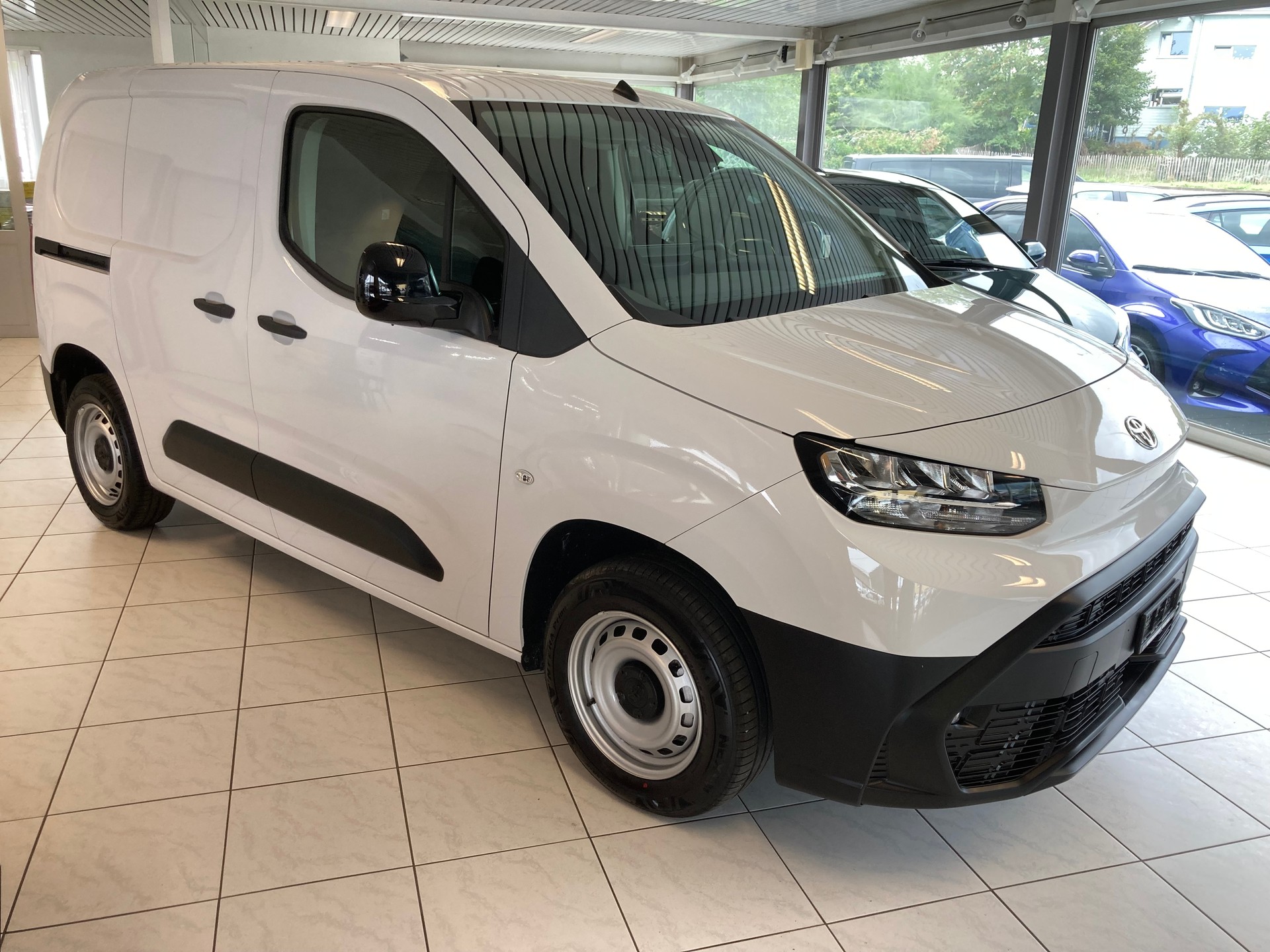 TOYOTA Proace City Van 1.2 Advanced Medium-image-2