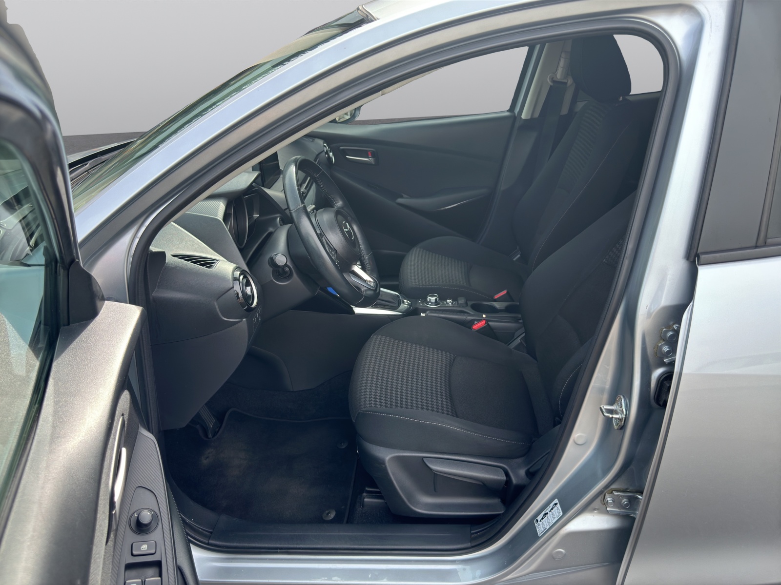 MAZDA 2 SKYACTIV-G 90 Ambition Plus Automat-image-8