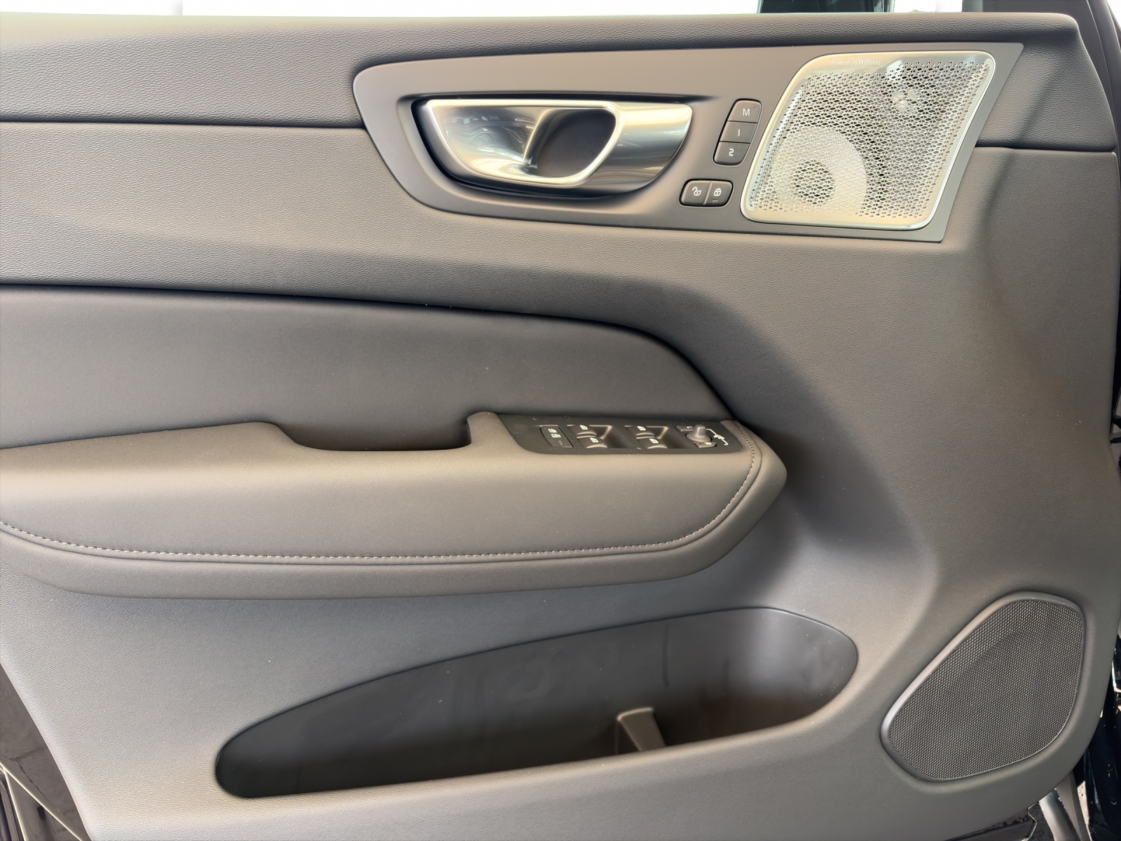VOLVO XC60 2.0 T8 TE Black Edition eAWD-image-14