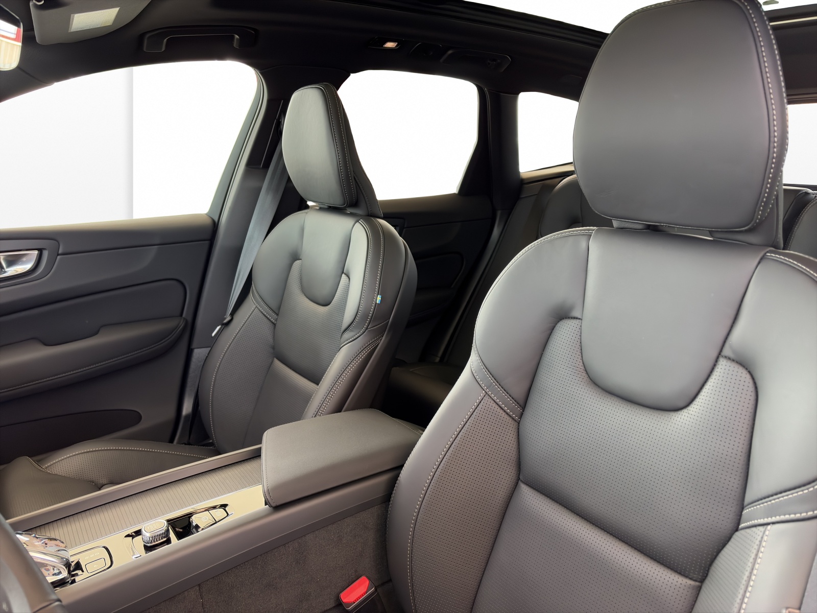 VOLVO XC60 2.0 T8 TE Black Edition eAWD-image-8