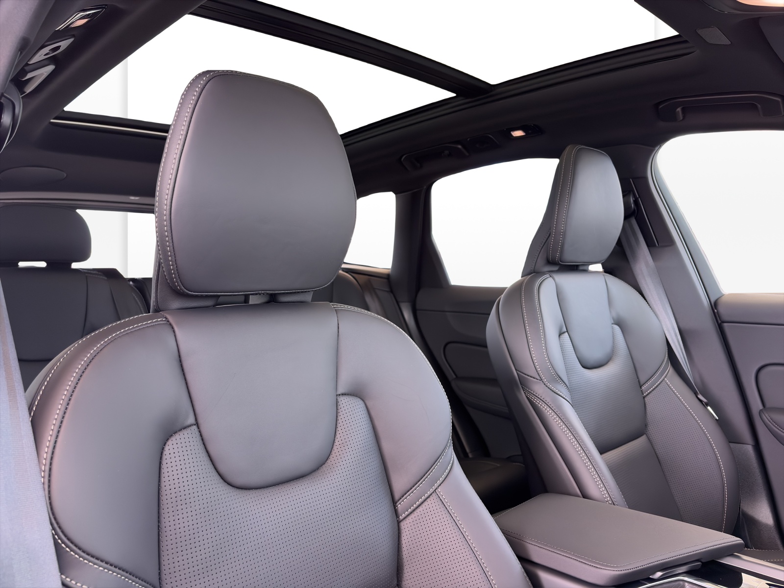 VOLVO XC60 2.0 T8 TE Black Edition eAWD-image-17
