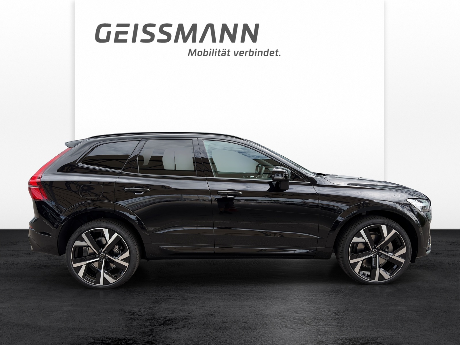 VOLVO XC60 2.0 T8 TE Black Edition eAWD-showroom-element-3
