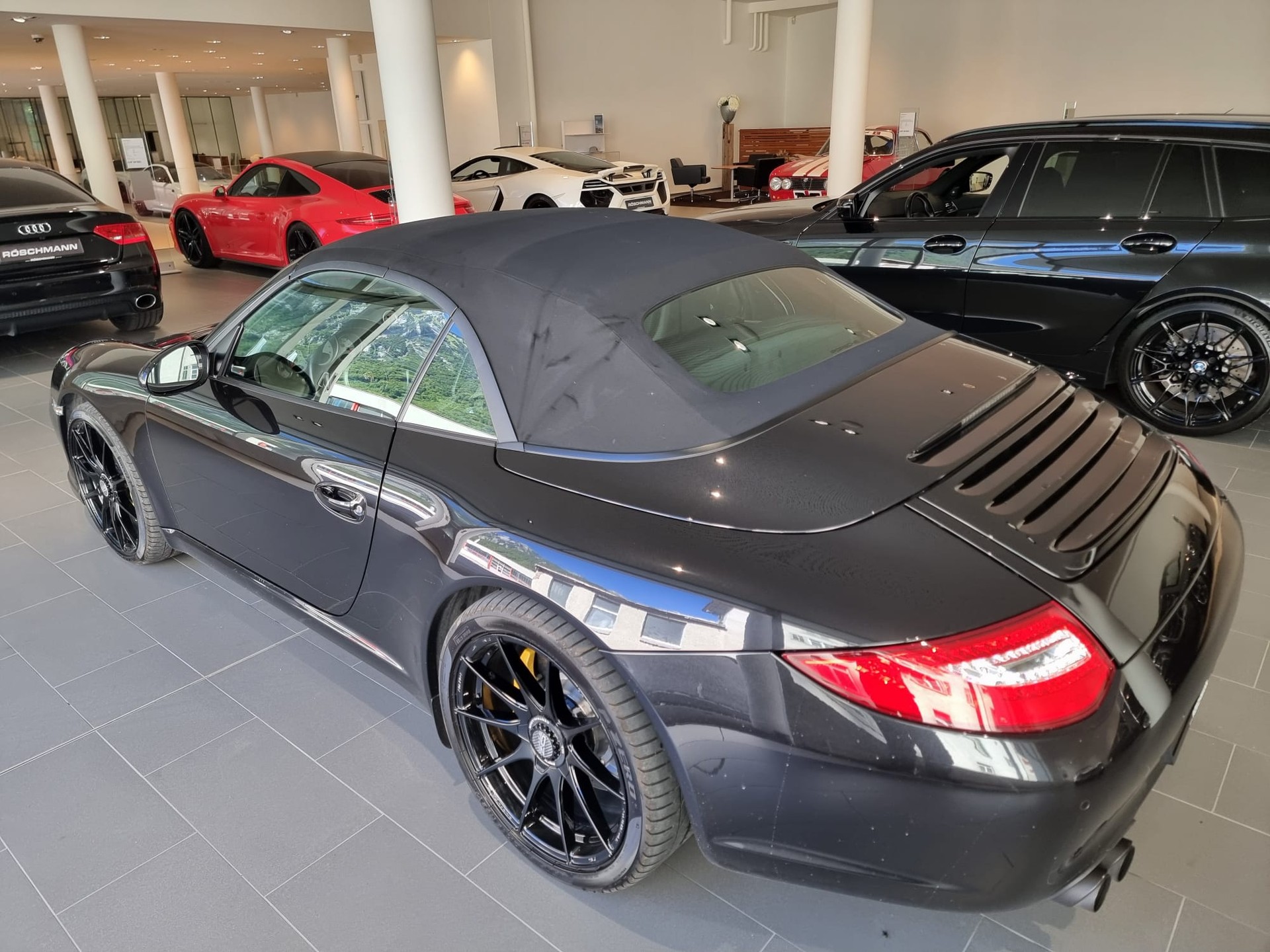 PORSCHE Carrera S Cabrio-showroom-element-3