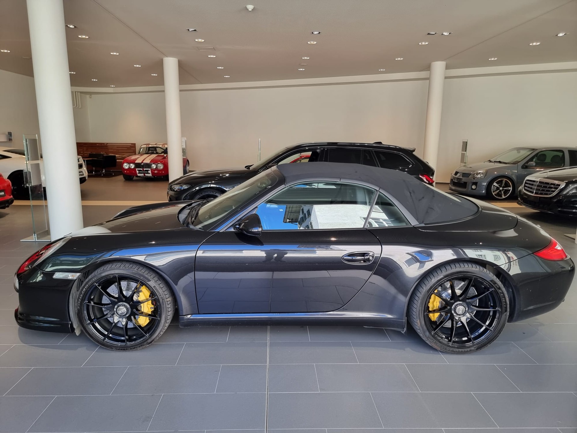 PORSCHE Carrera S Cabrio-showroom-element-2