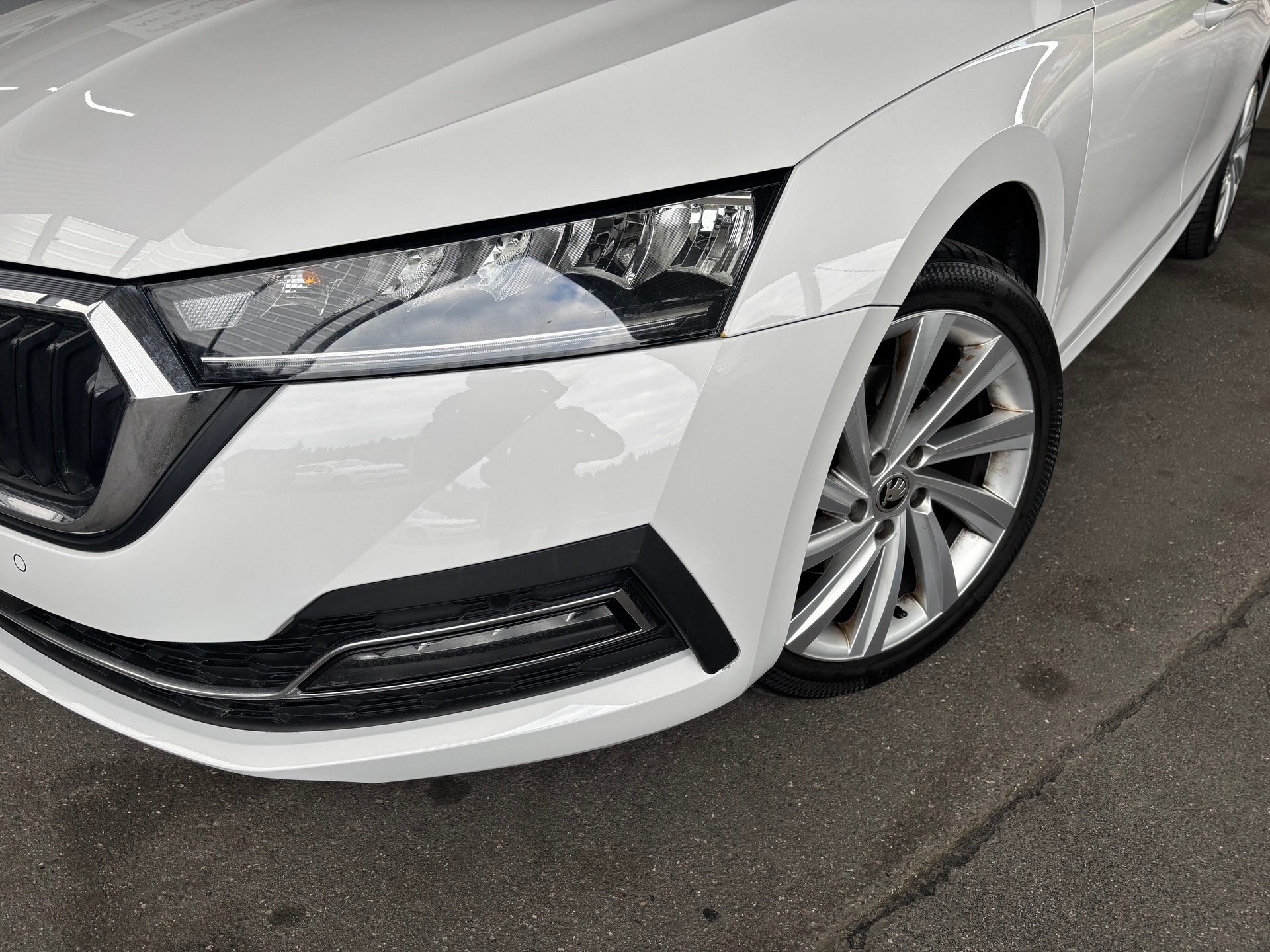 SKODA Octavia Combi 2.0 TDI DSG Style 4x4-showroom-element-1