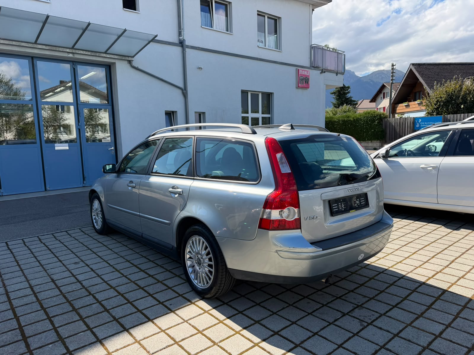 VOLVO V50 2.0D Momentum-showroom-element-2