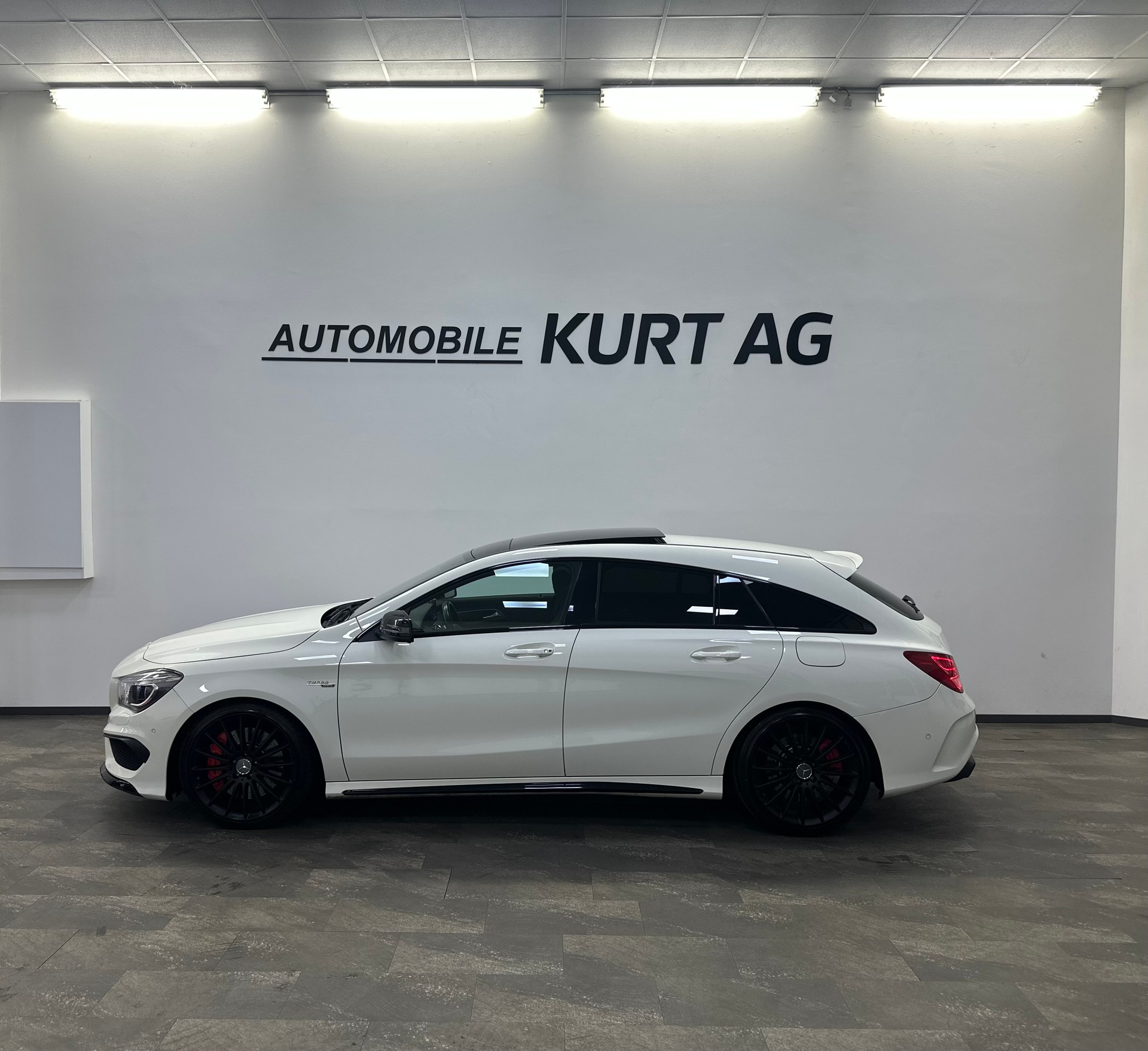 MERCEDES-BENZ CLA Shooting Brake 45 AMG 4Matic Speedshift-showroom-element-2