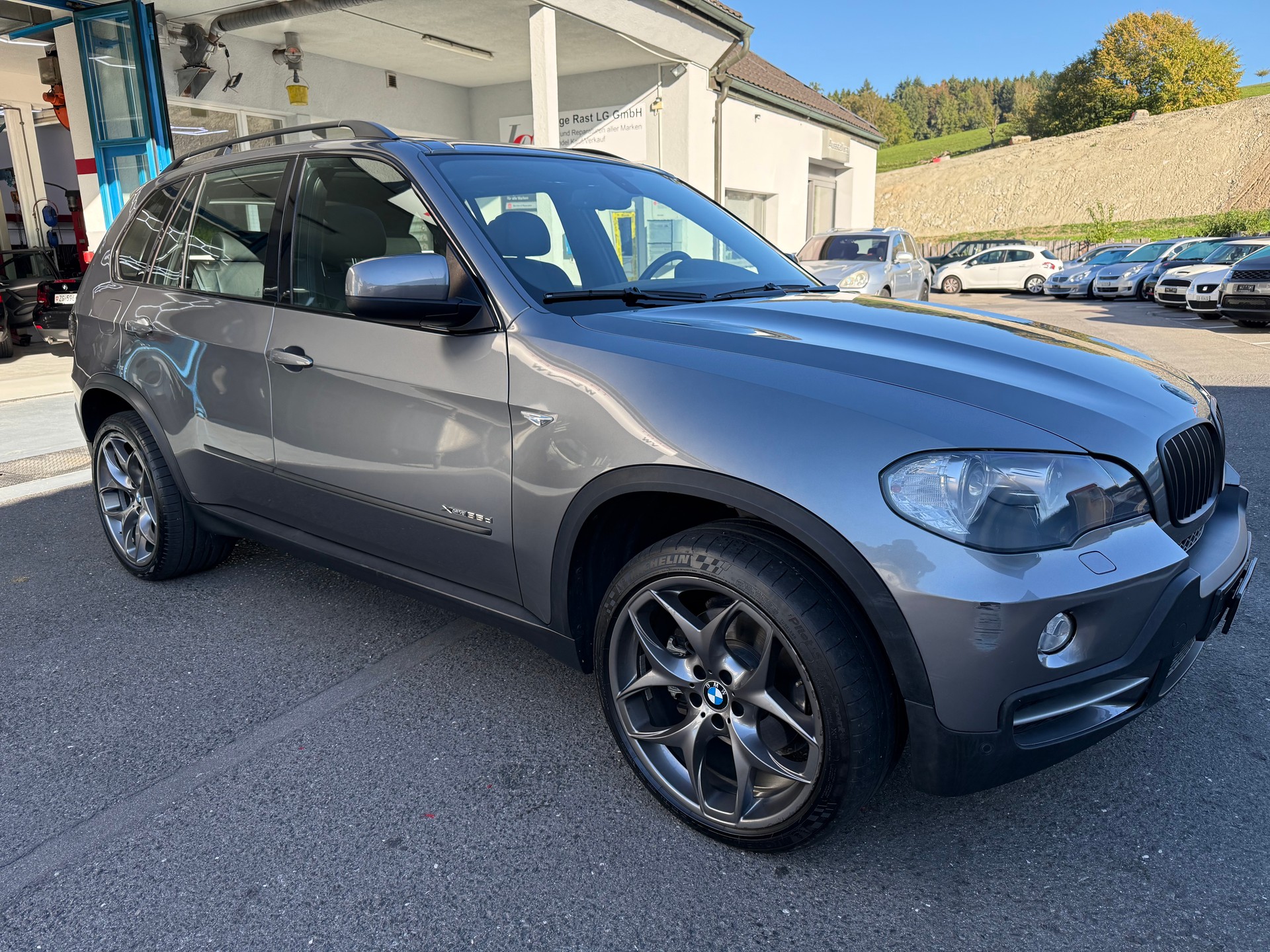 BMW X5-showroom-element-3