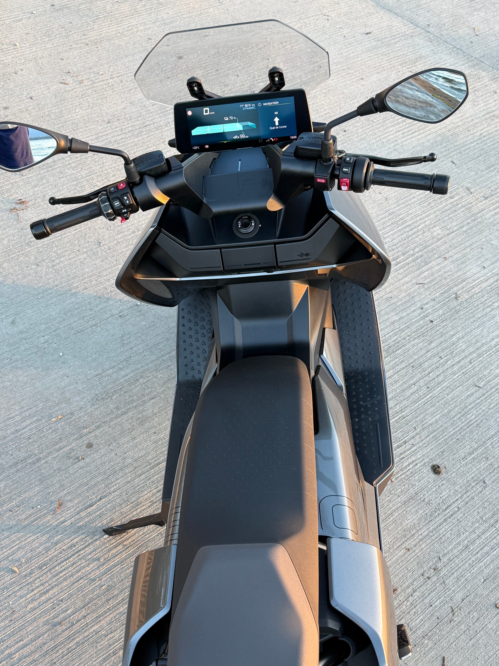 BMW CE 04-image-11