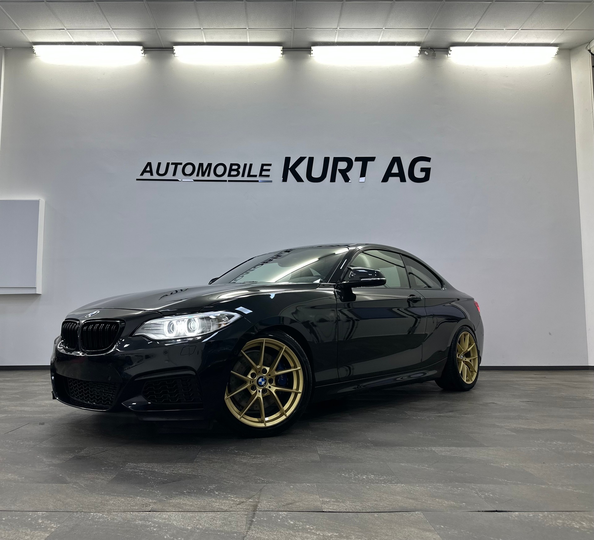 BMW M235i xDrive Steptronic-showroom-element-1