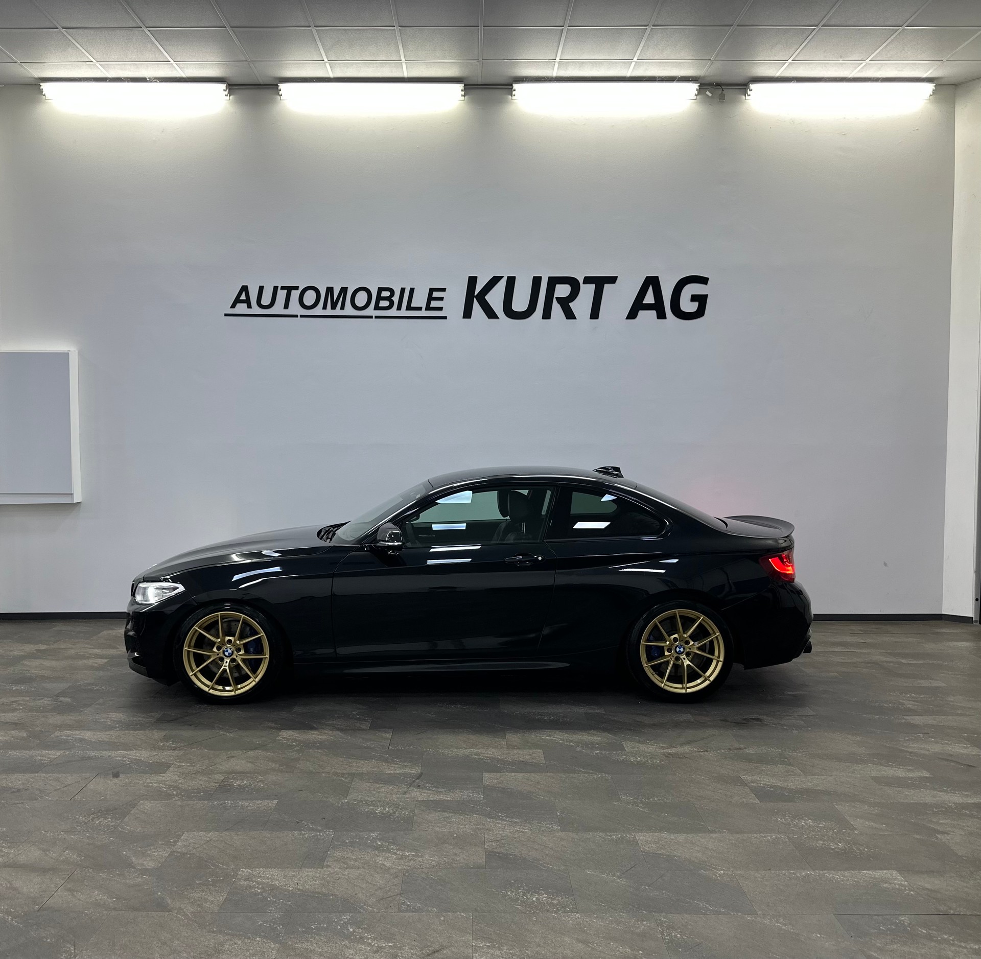 BMW M235i xDrive Steptronic-showroom-element-2
