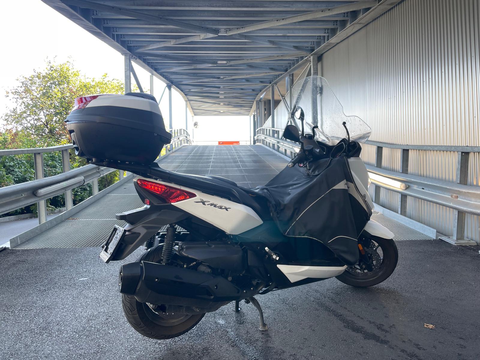 YAMAHA X-Max 400 ABS-image-2