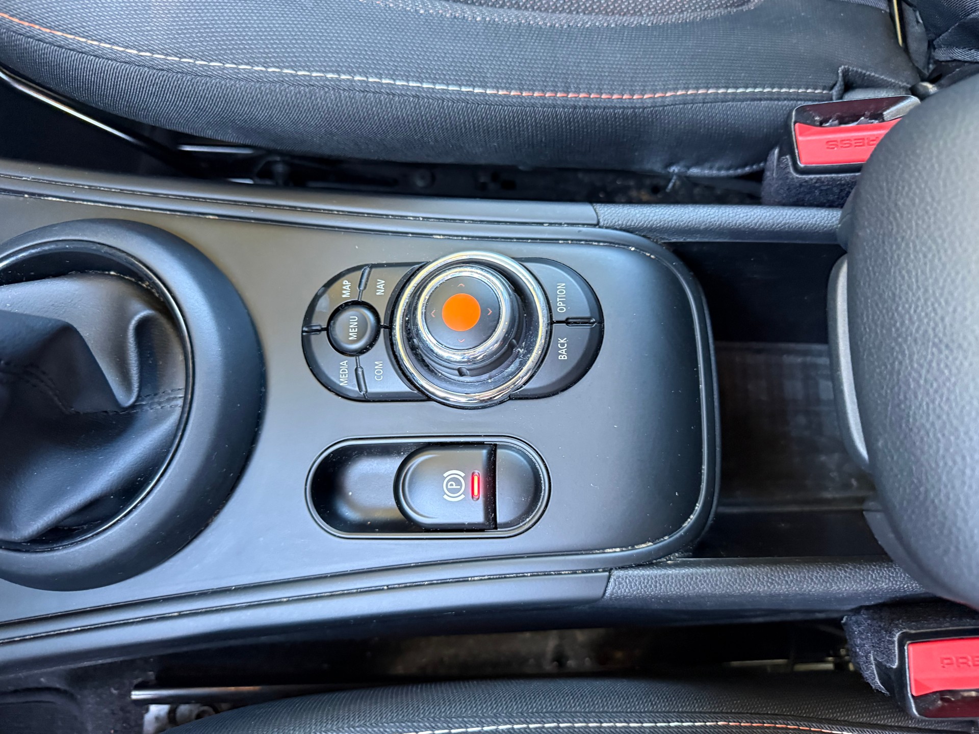 MINI Countryman Cooper D ALL4-image-10