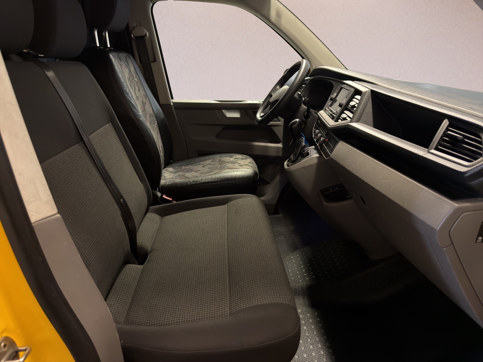 VW T6.1 2.0 TDI 4Motion DSG-image-16