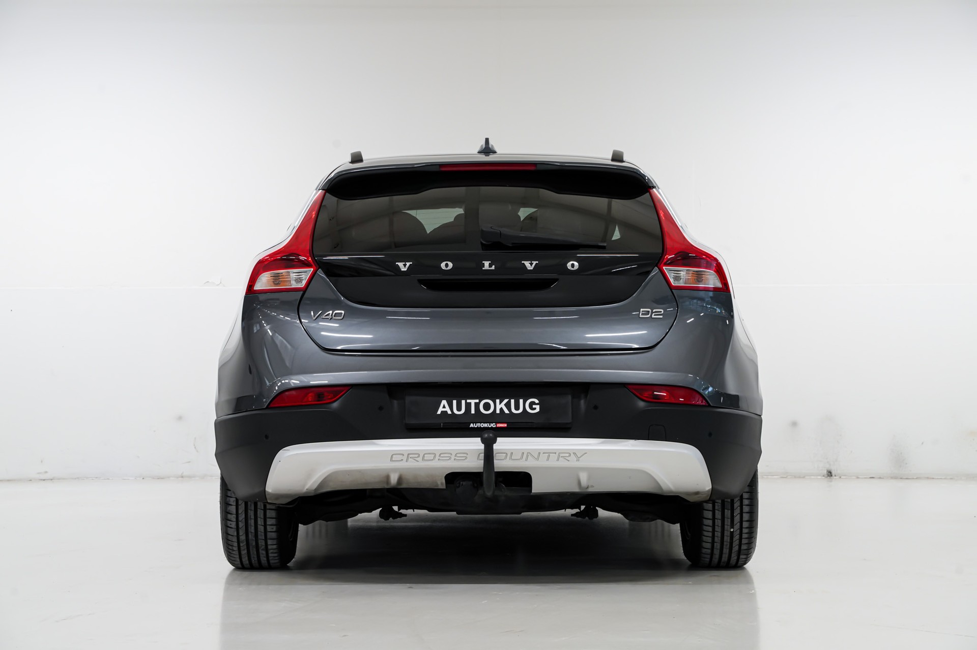 VOLVO V40 Cross Country D2 Momentum-image-6