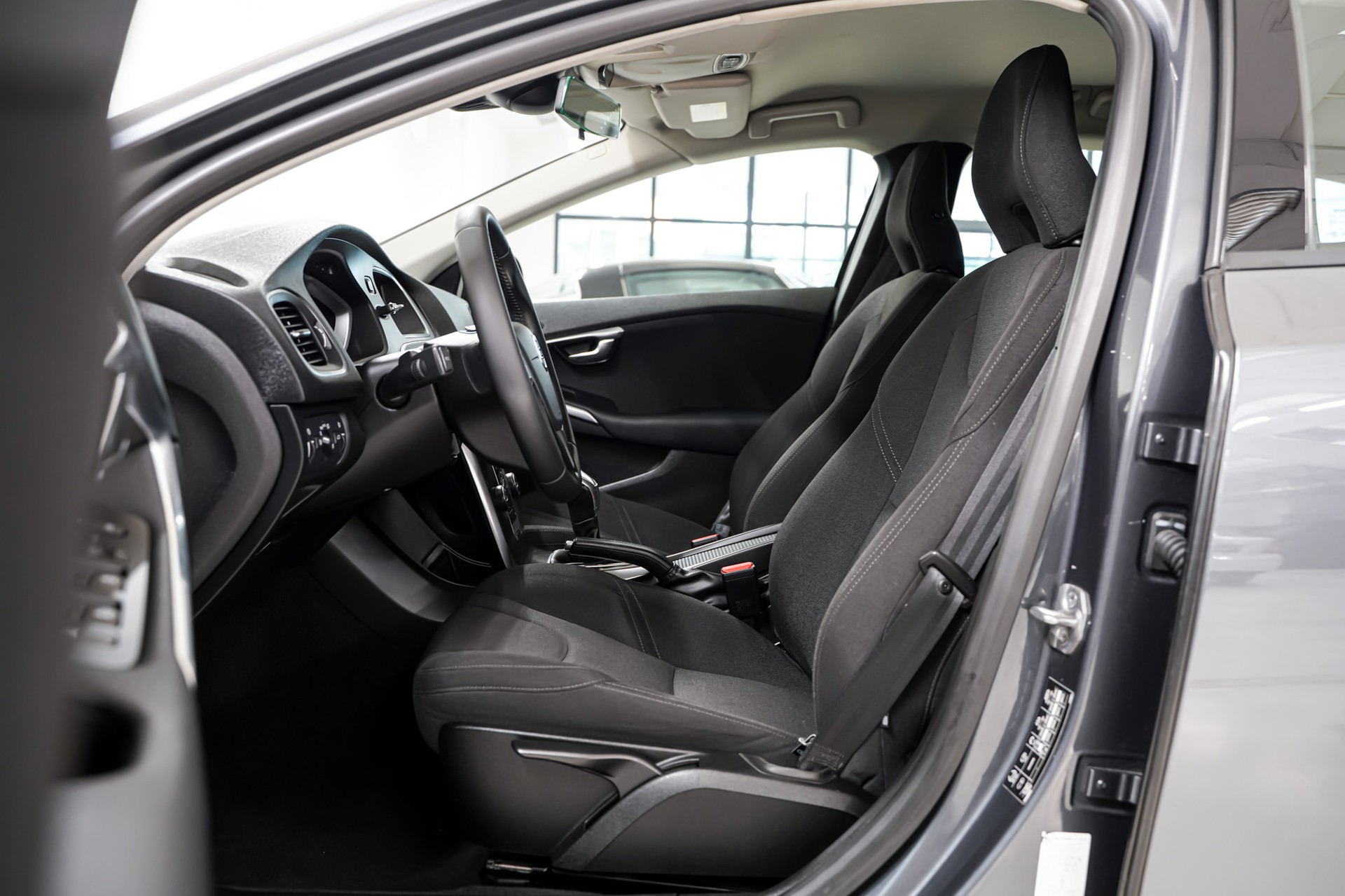 VOLVO V40 Cross Country D2 Momentum-image-9