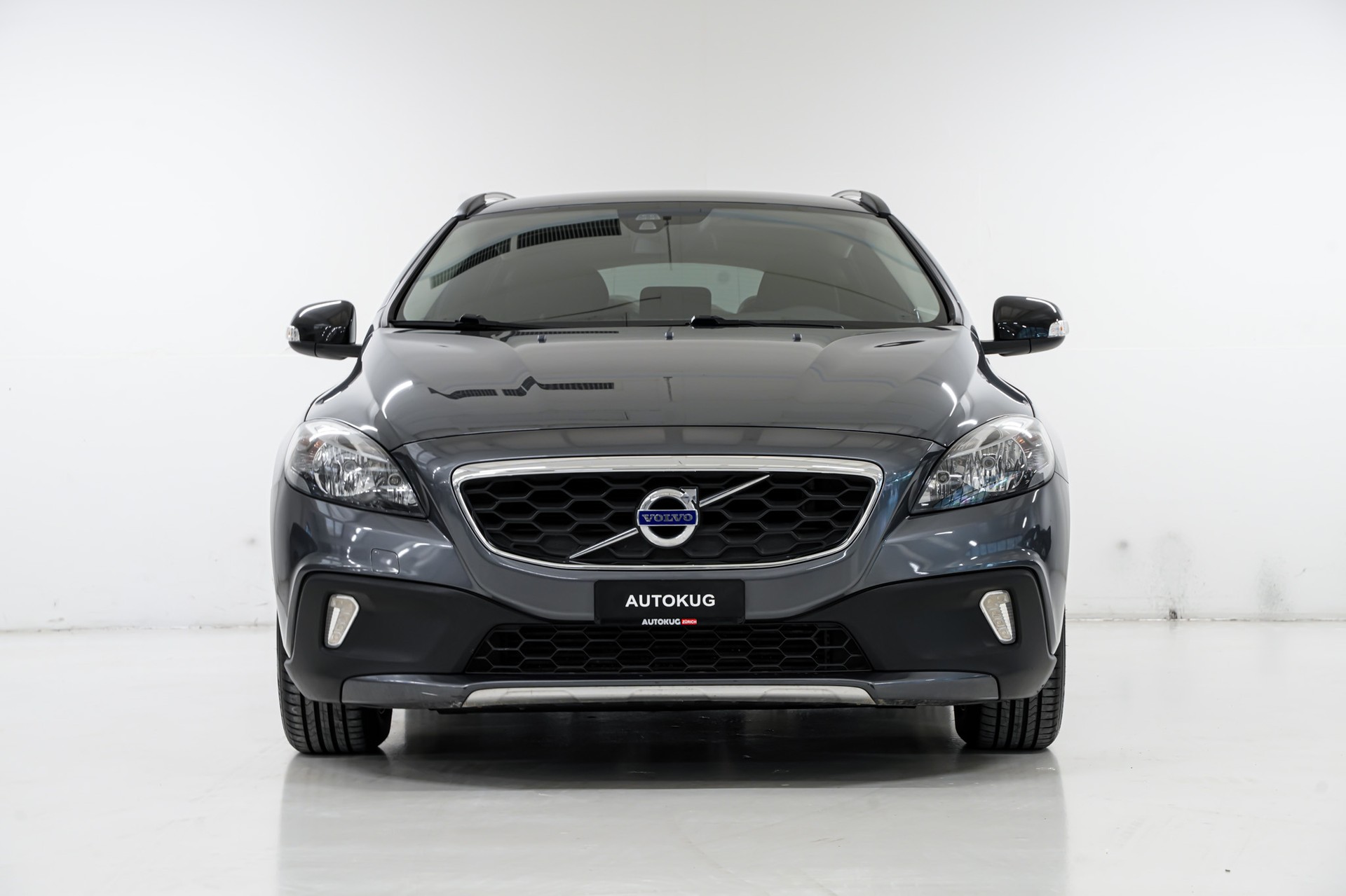 VOLVO V40 Cross Country D2 Momentum-showroom-element-1