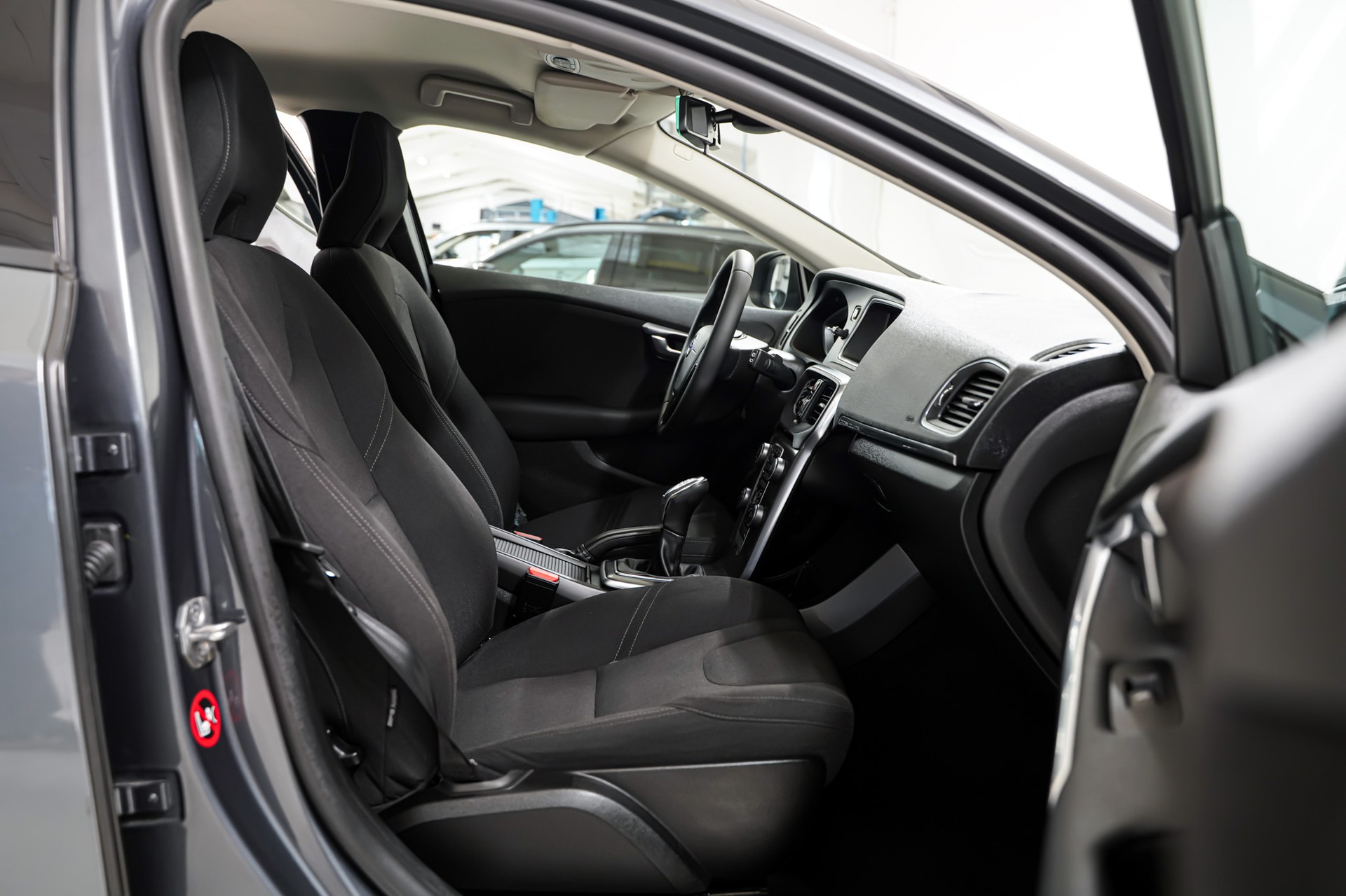 VOLVO V40 Cross Country D2 Momentum-image-13