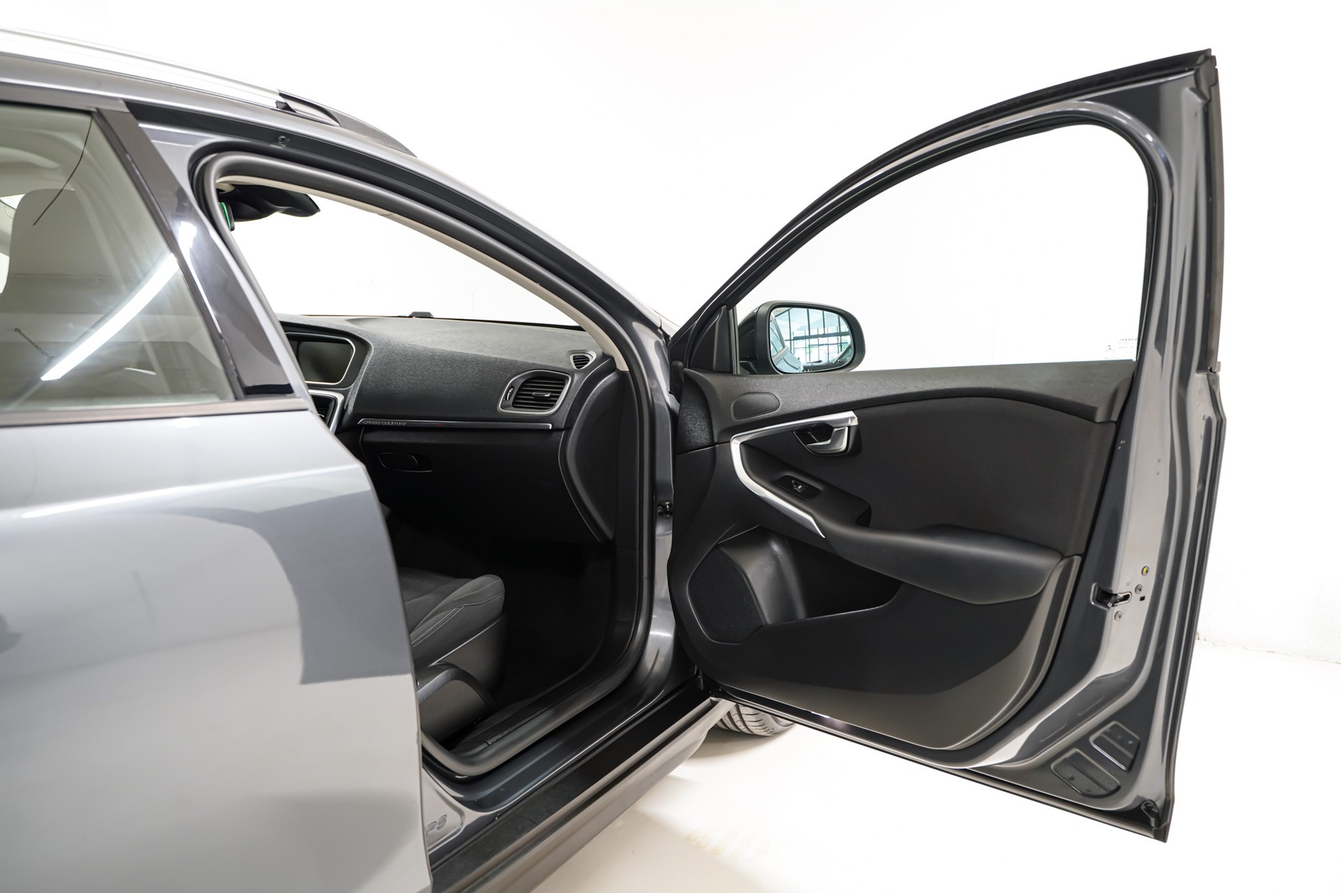 VOLVO V40 Cross Country D2 Momentum-image-12