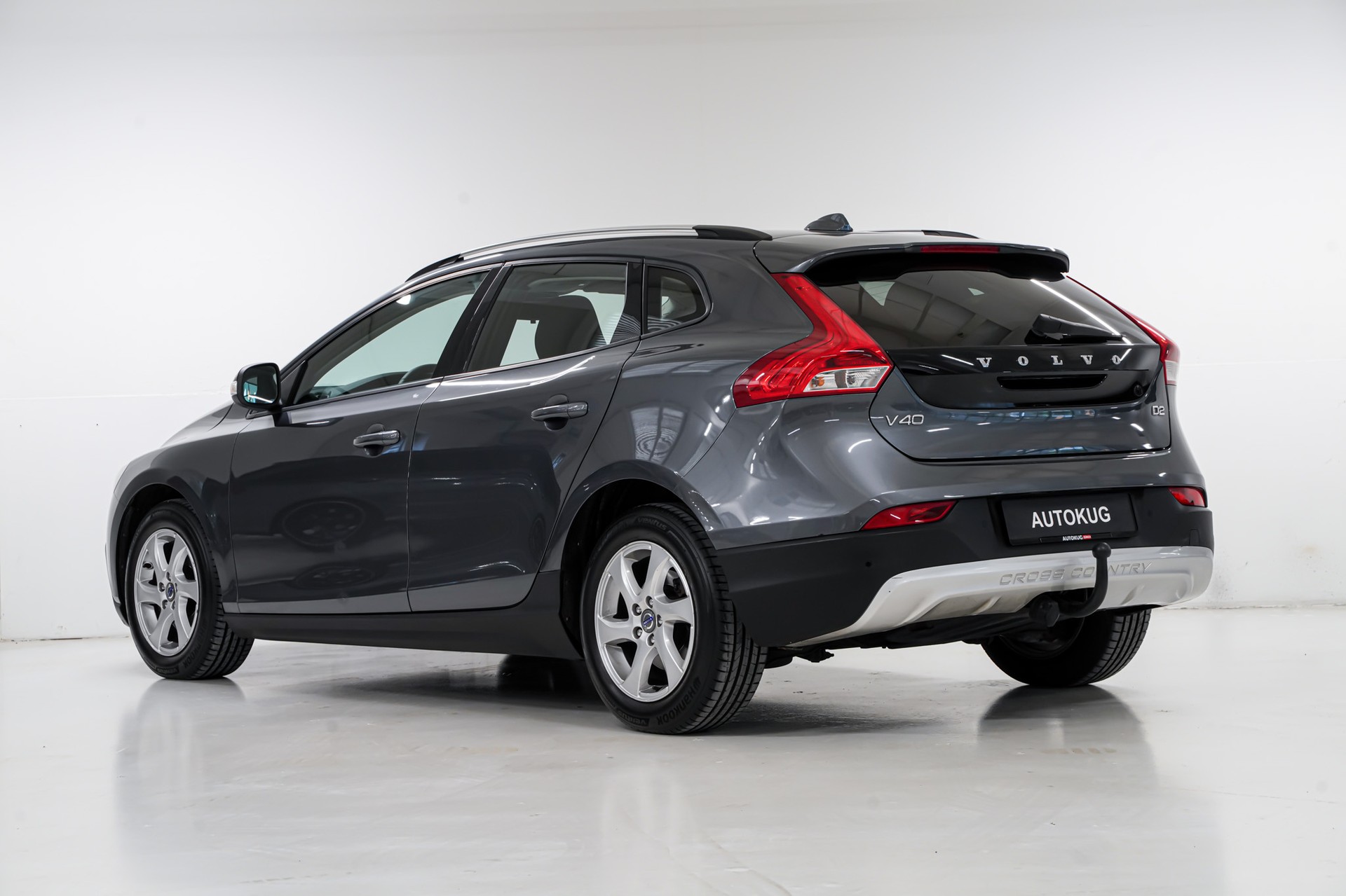 VOLVO V40 Cross Country D2 Momentum-image-4