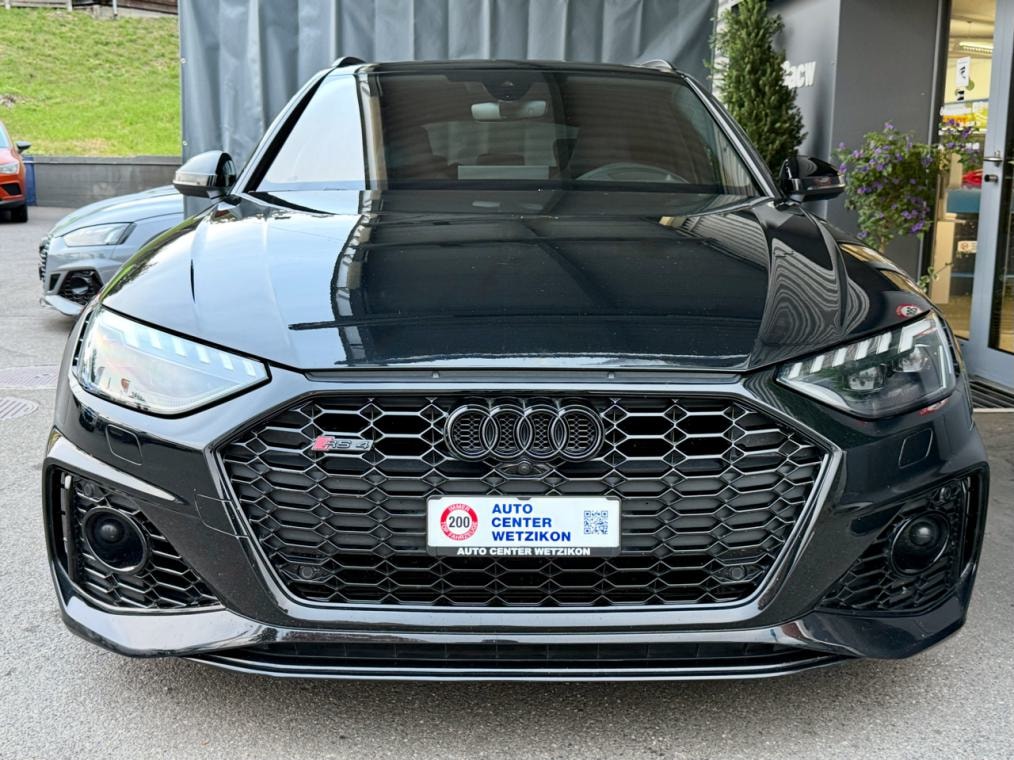 AUDI RS4 Avant quattro tiptronic