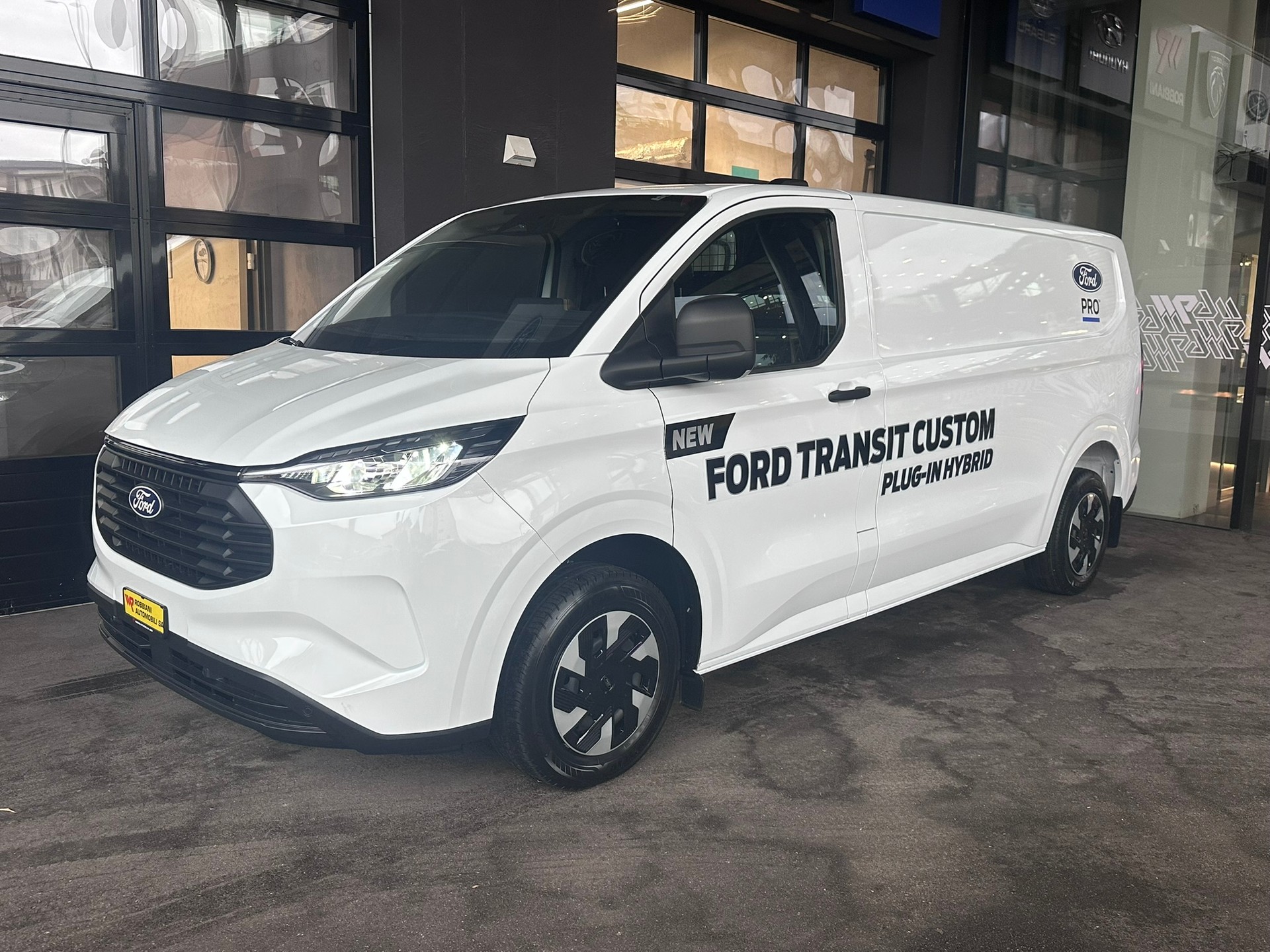 FORD Transit Custom Van PHEV 320 L2H1 Trend Automat-showroom-element-3