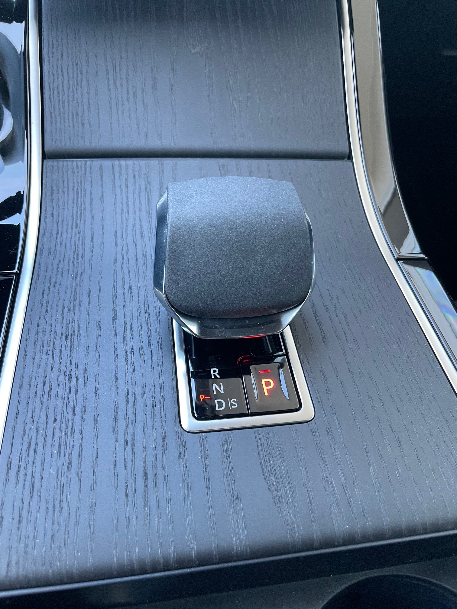 LAND ROVER Range Rover Evoque 1.5 T 270e Autobiography-image-9