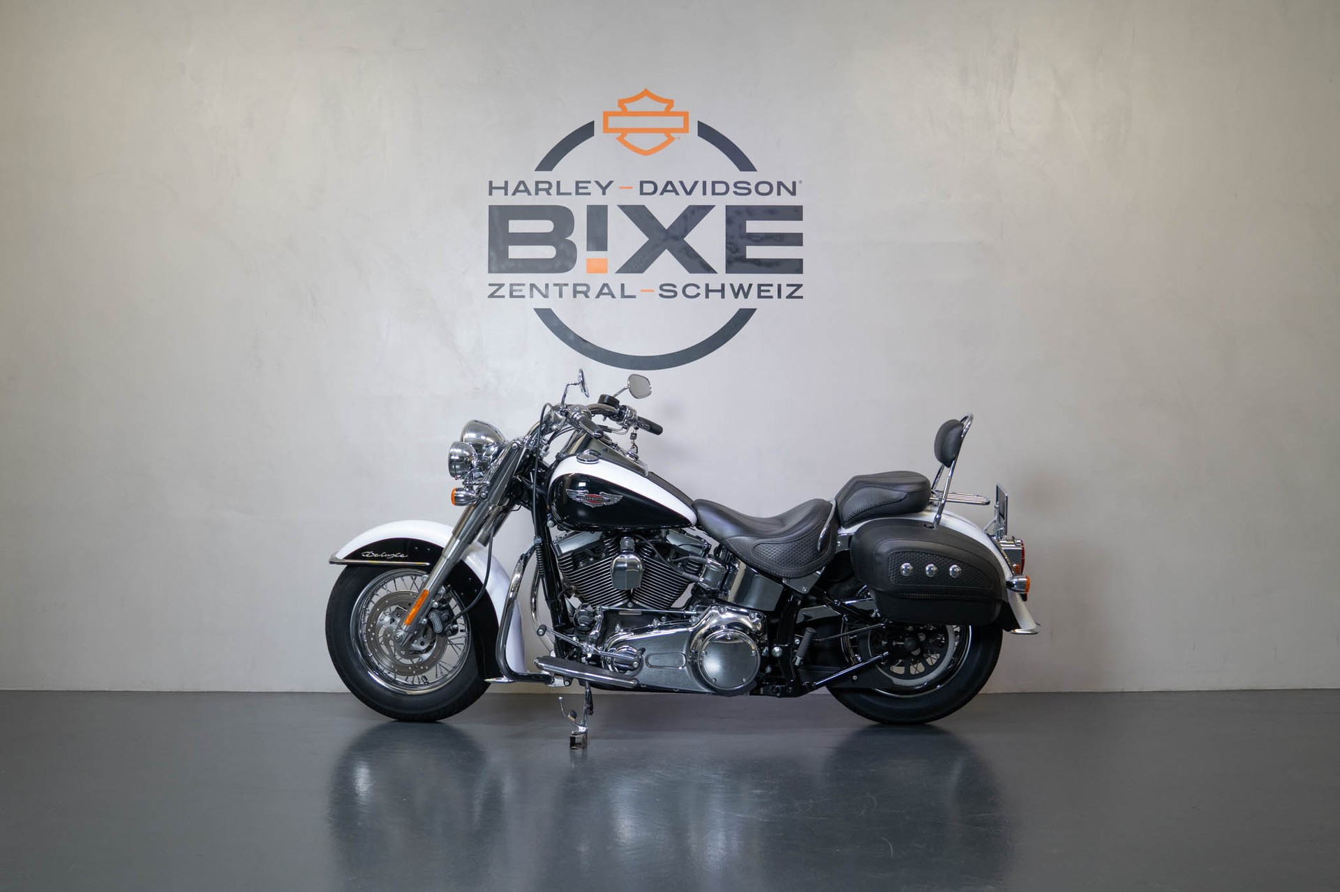 HARLEY-DAVIDSON FLSTN Softail Deluxe-image-1