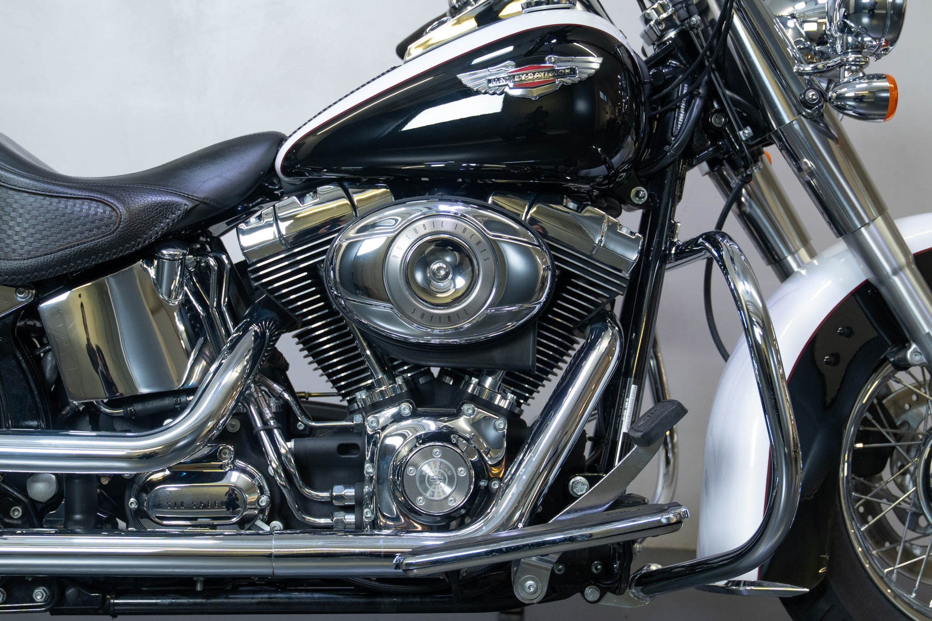 HARLEY-DAVIDSON FLSTN Softail Deluxe-image-4
