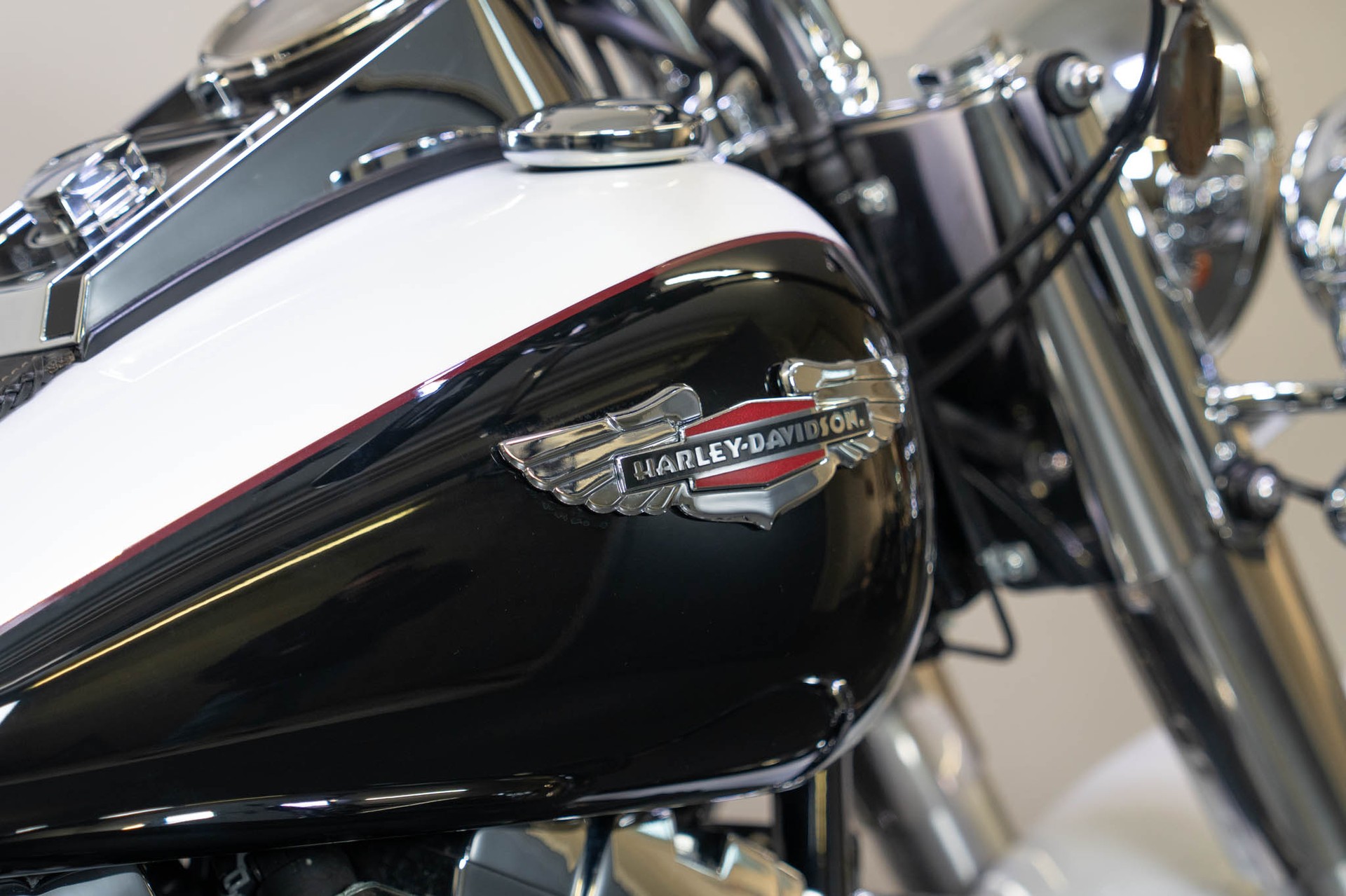HARLEY-DAVIDSON FLSTN Softail Deluxe-image-6