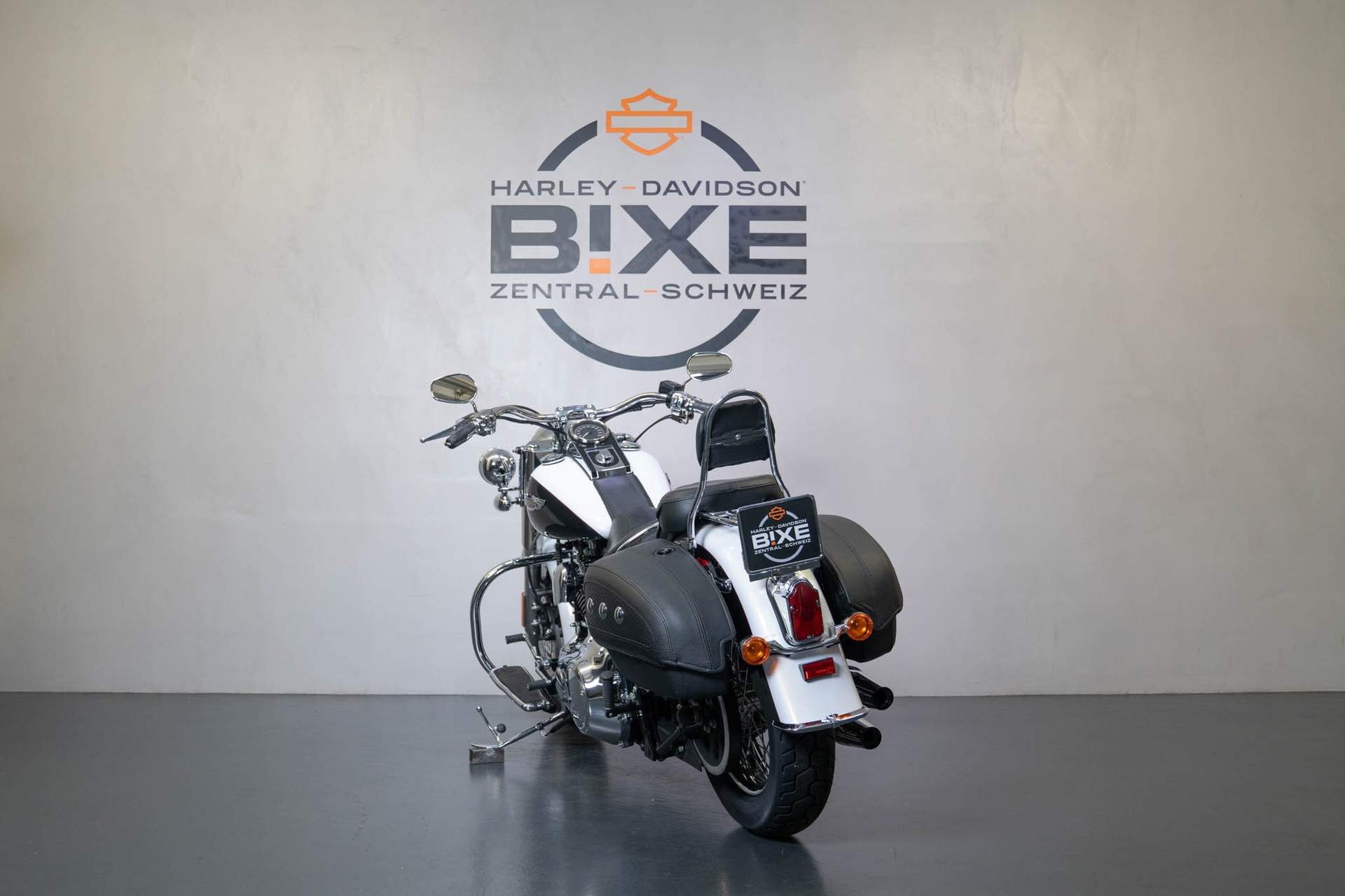 HARLEY-DAVIDSON FLSTN Softail Deluxe-image-3