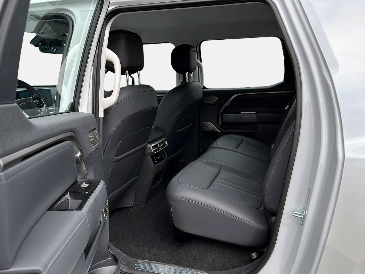 MAXUS eTerron 9 E-Motor 102kWh Luxury-image-12