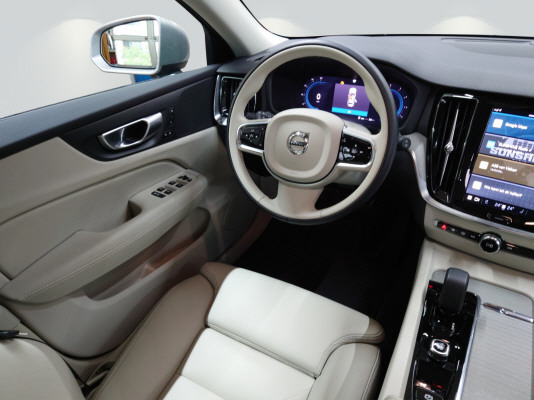 VOLVO V60 CC B4 Plus AWD-image-4