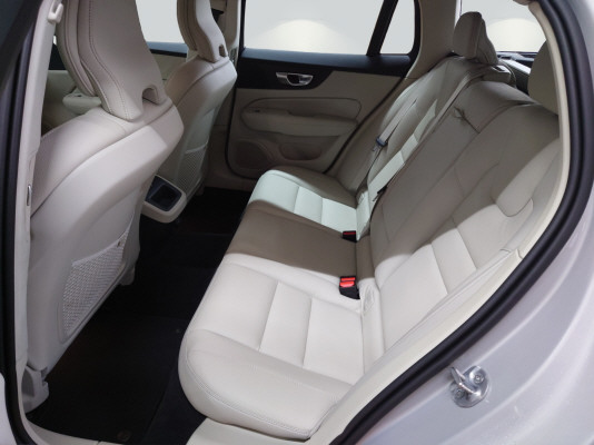 VOLVO V60 CC B4 Plus AWD-image-8