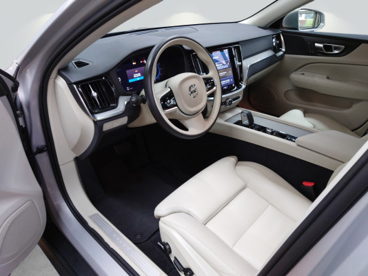 VOLVO V60 CC B4 Plus AWD-image-9