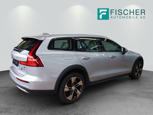 VOLVO V60 CC B4 Plus AWD-image-1