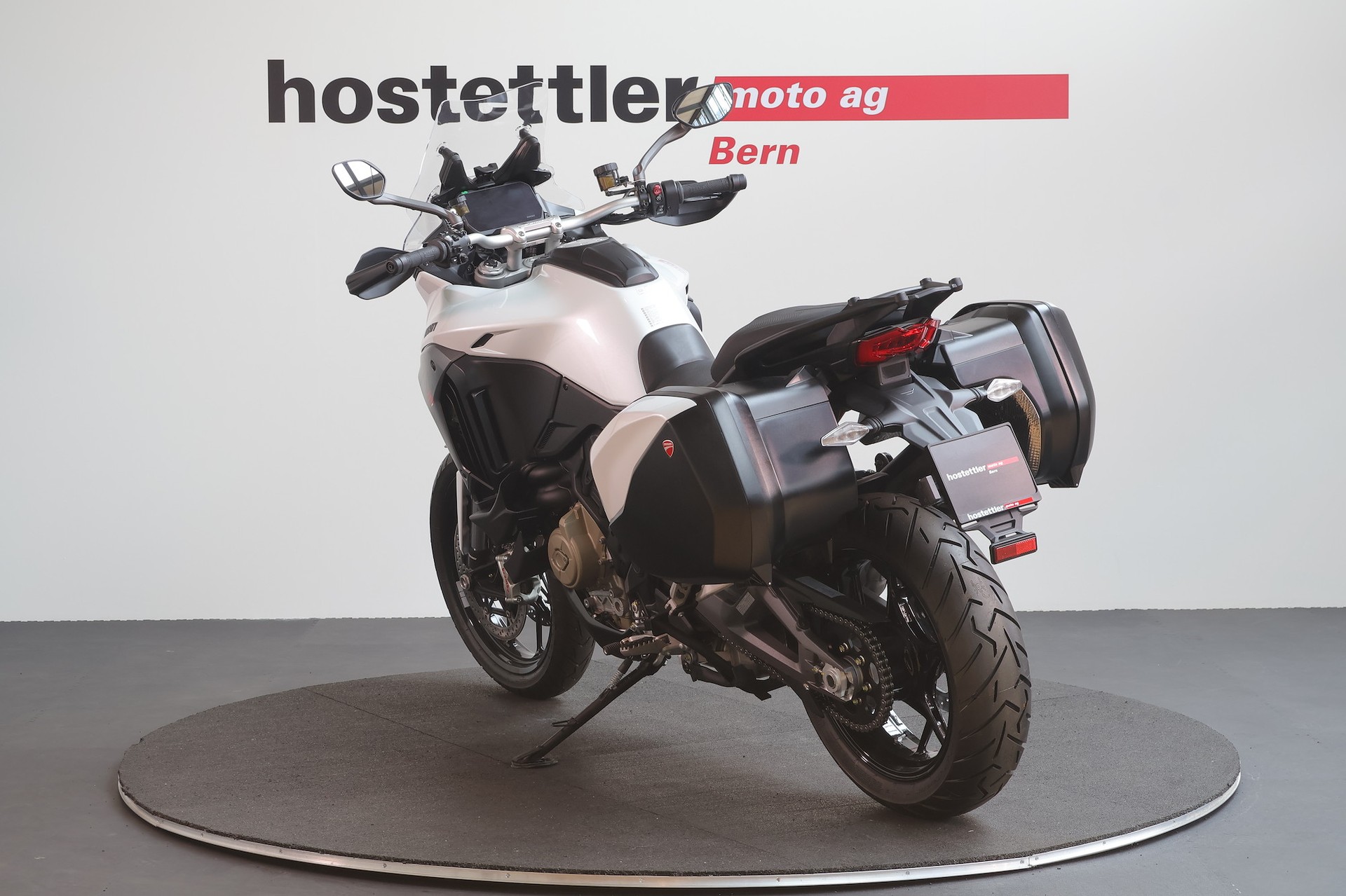 DUCATI Multistrada V4 S Travel & Radar-showroom-element-3