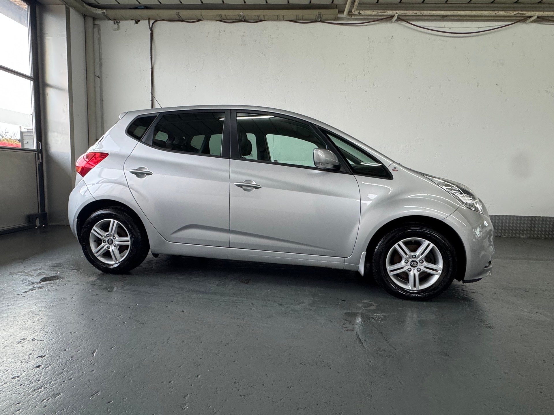 KIA Venga 1.4 CRDi Swiss Eco Edition-image-6