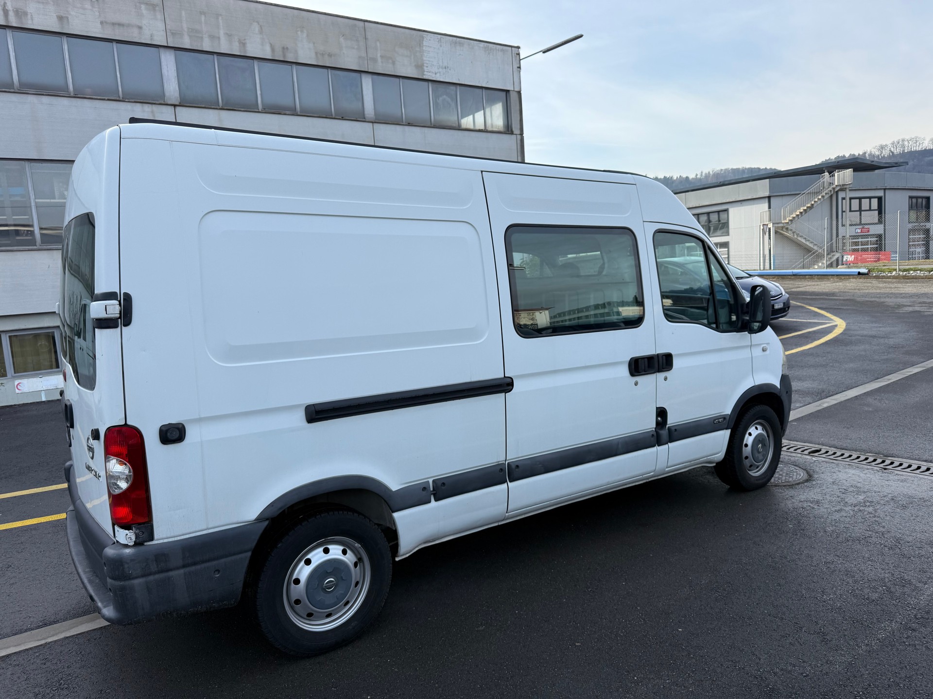 NISSAN Interstar 35 2.5dCi 120 Comfort-image-12