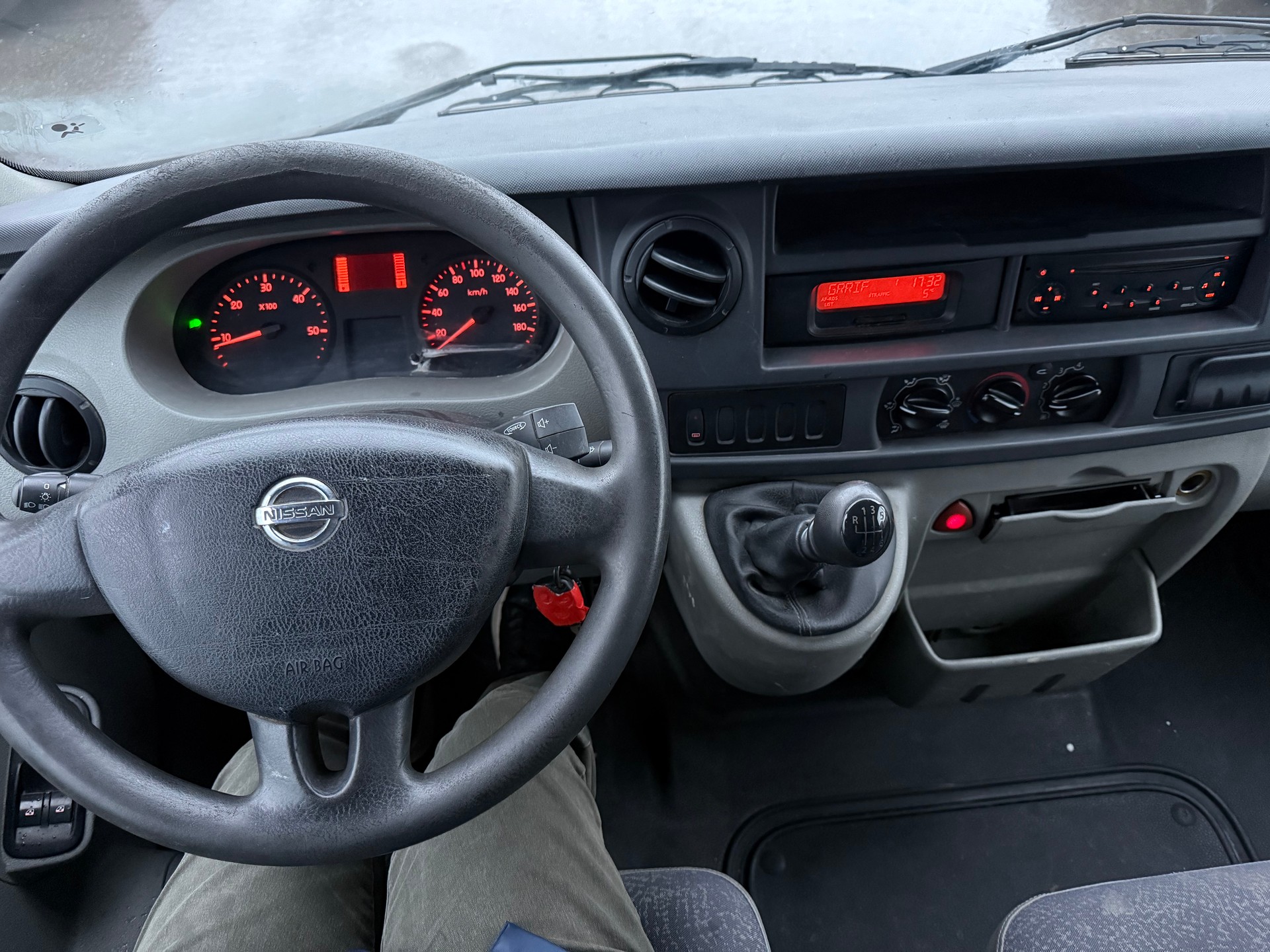 NISSAN Interstar 35 2.5dCi 120 Comfort-image-14