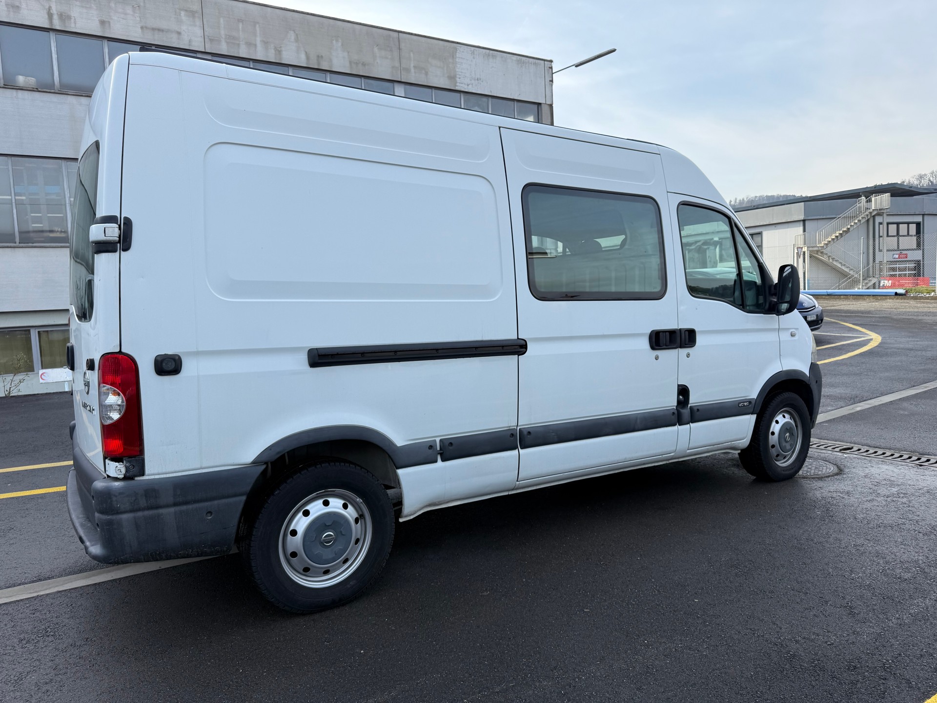 NISSAN Interstar 35 2.5dCi 120 Comfort-image-13