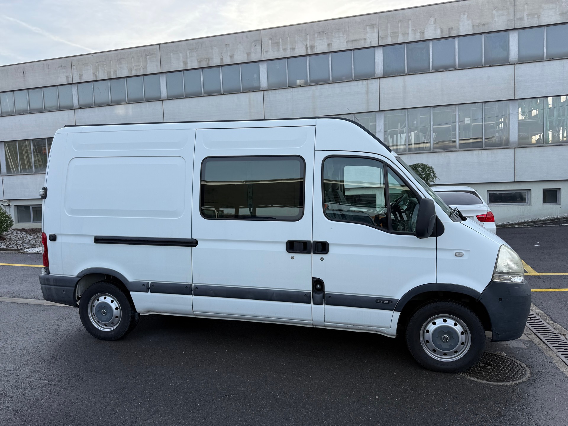 NISSAN Interstar 35 2.5dCi 120 Comfort-image-5