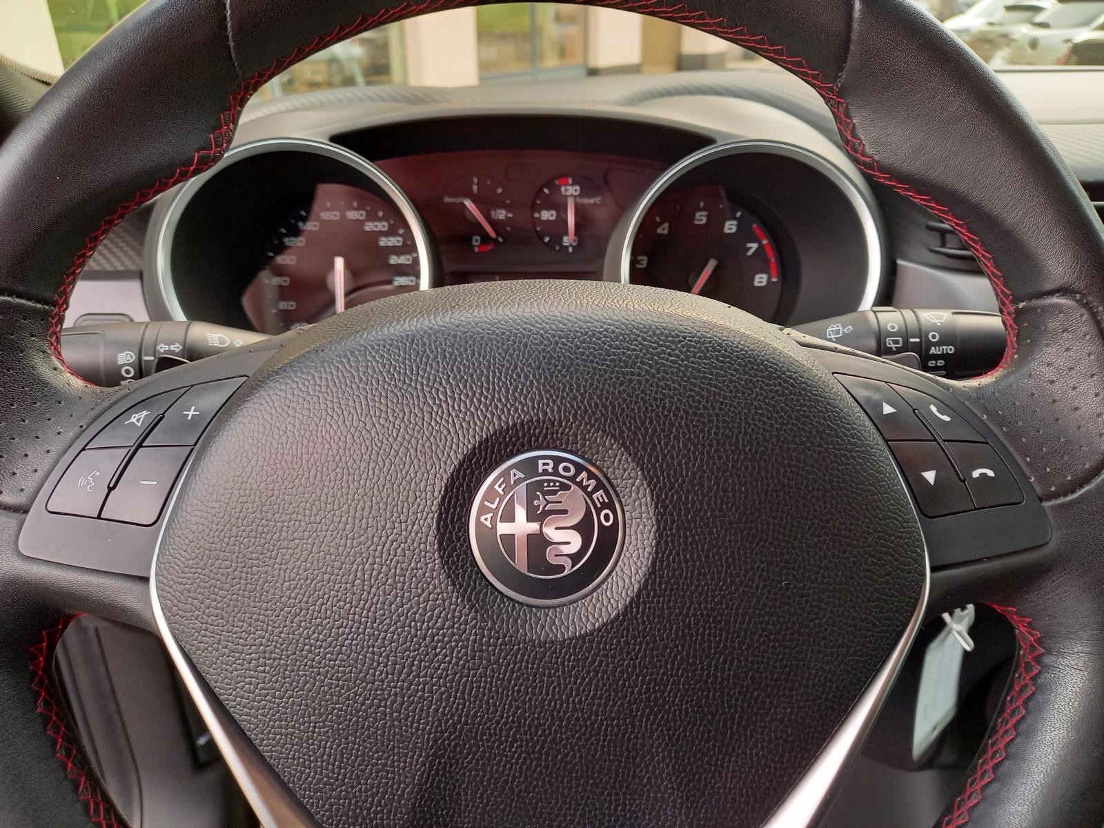 ALFA ROMEO Giulietta 1750 TBi Veloce TCT-image-5